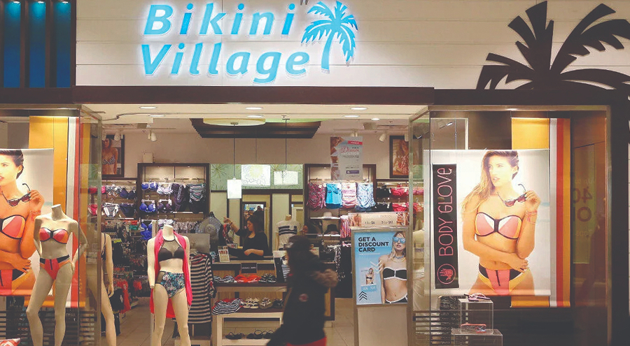 Fa&ccedil;ade d&rsquo;une boutique de maillots de bain Bikini Village