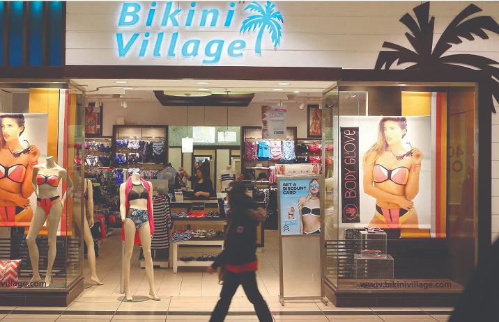 Façade d’une boutique de maillots de bain Bikini Village