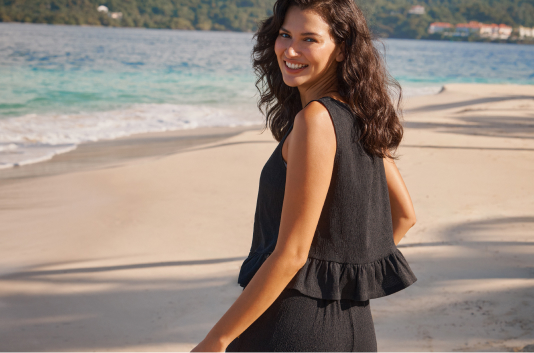 Mannequin en camisole &agrave; volant et pantalon de plage noirs