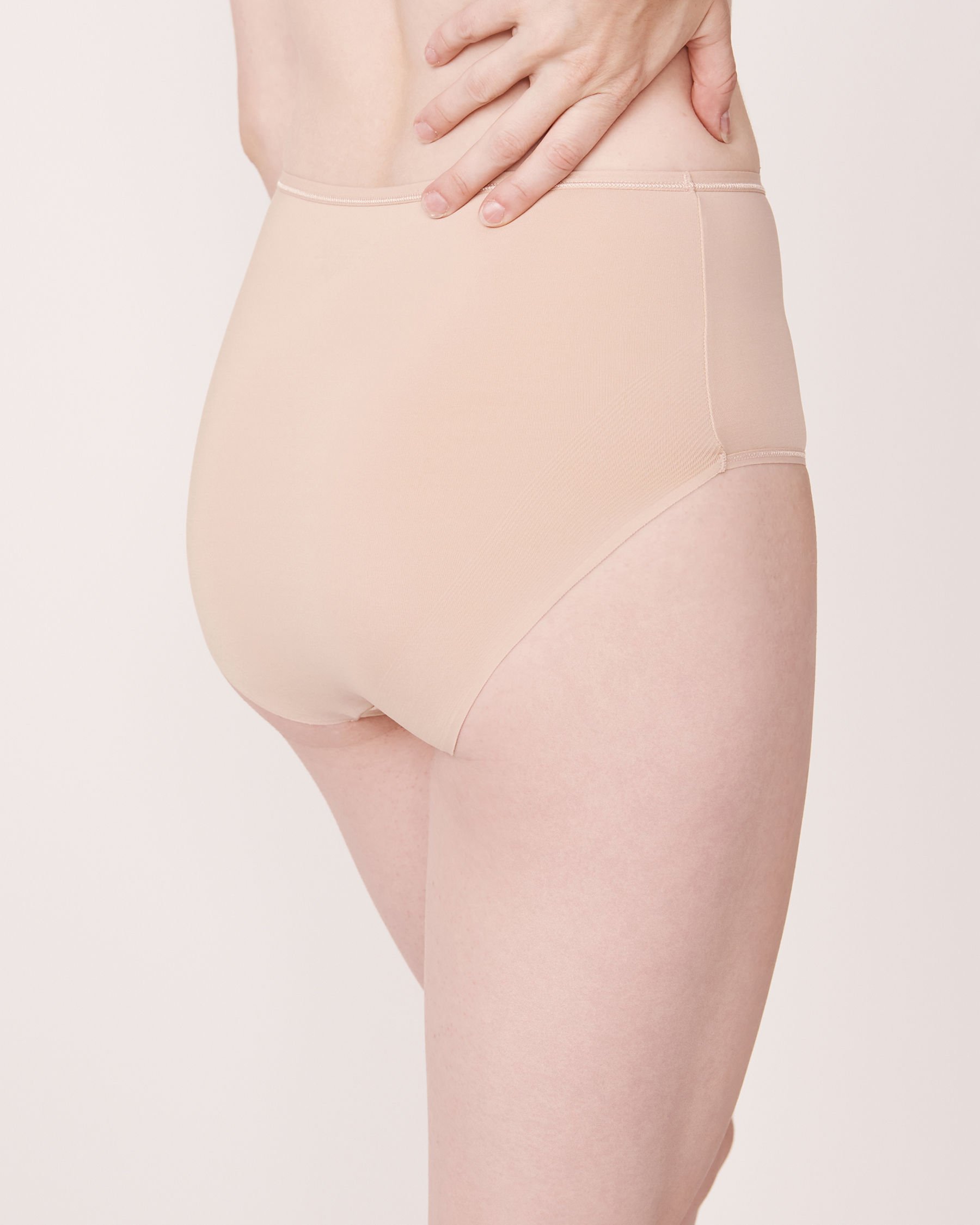 LA VIE EN ROSE Culotte bikini taille haute microfibre dos lisse Latte 169-122-1-00 - View2