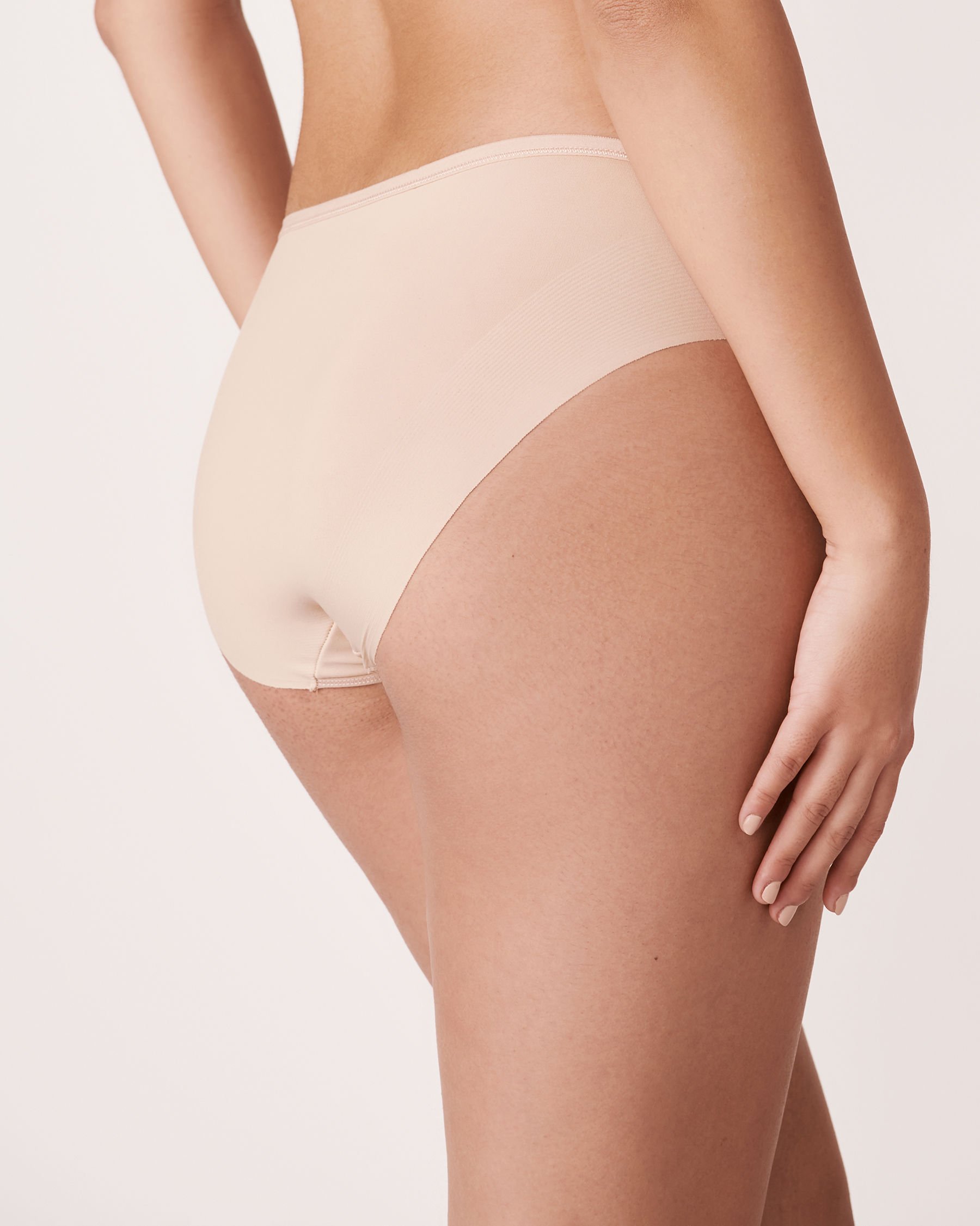 LA VIE EN ROSE Microfiber Sleek Back Bikini Panty Latte 169-122-0-00 - View2
