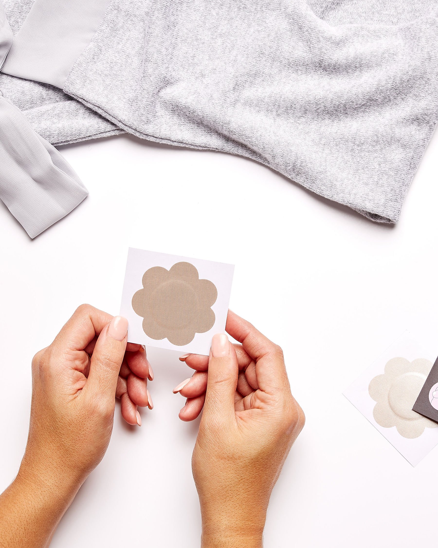 LA VIE EN ROSE Disposable Nipple Covers Neutral BF70000 - View1