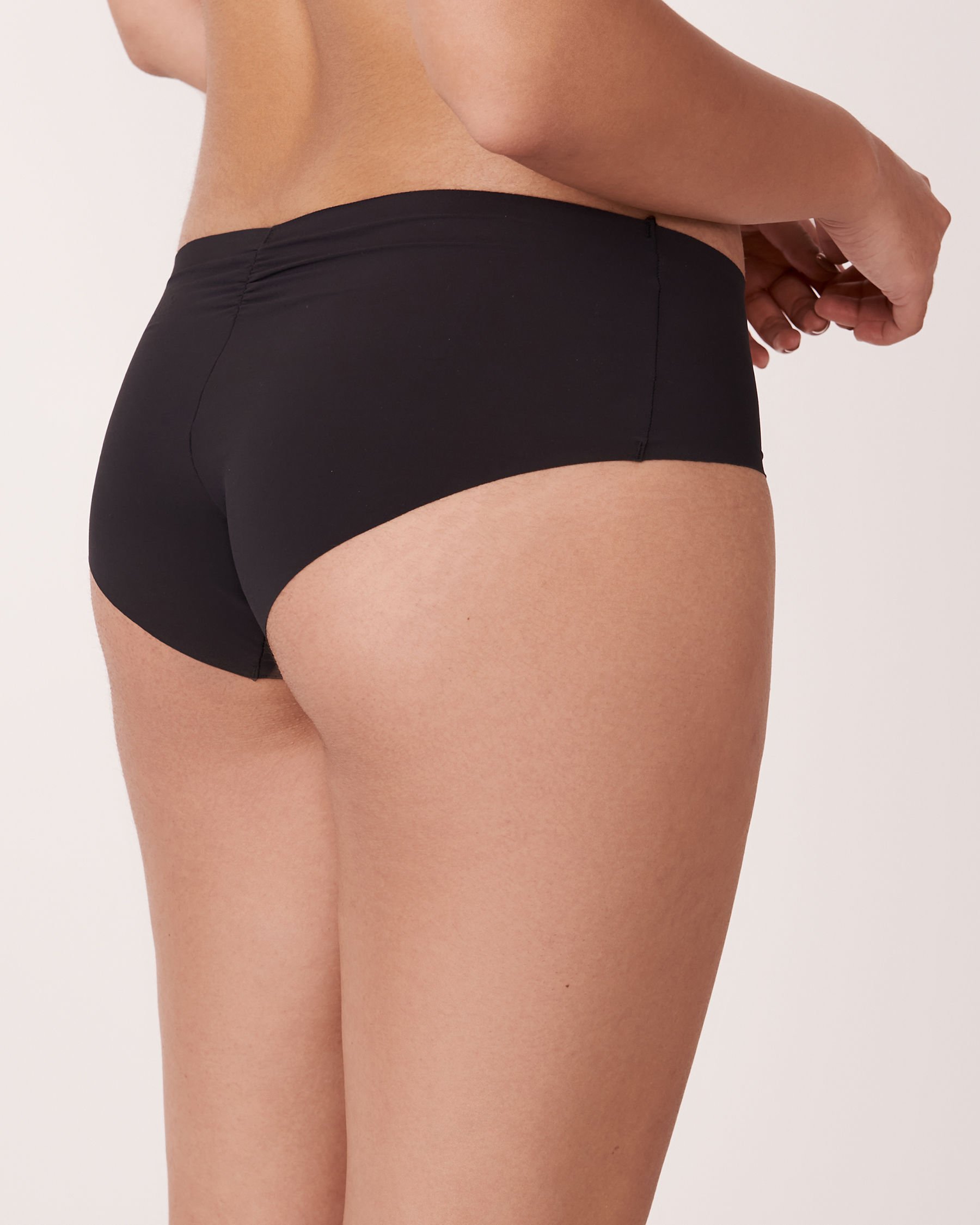 LA VIE EN ROSE Culotte aux hanches microfibre invisible Noir 619-223-1-00 - Voir2