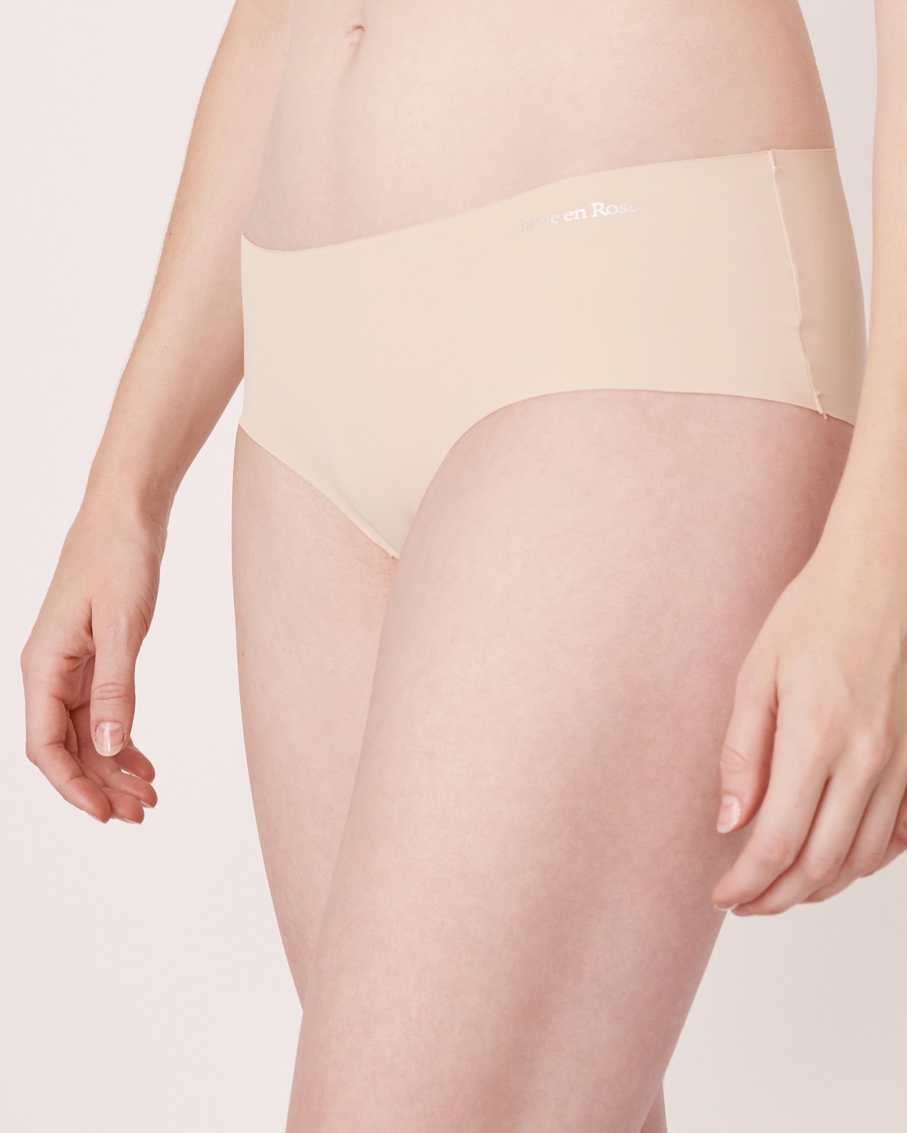 LA VIE EN ROSE Microfiber Invisible Hiphugger Panty Champagne 619-223-1-00 - View1