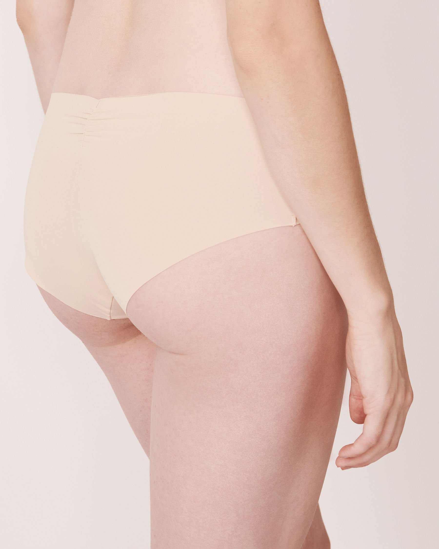 LA VIE EN ROSE Microfiber Invisible Hiphugger Panty Champagne 619-223-1-00 - View2
