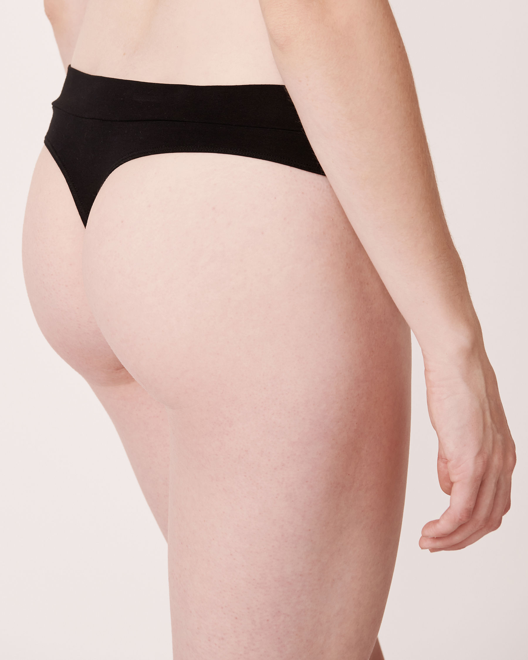 LA VIE EN ROSE Cotton Thong Panty Black 564-211-0-00 - View2