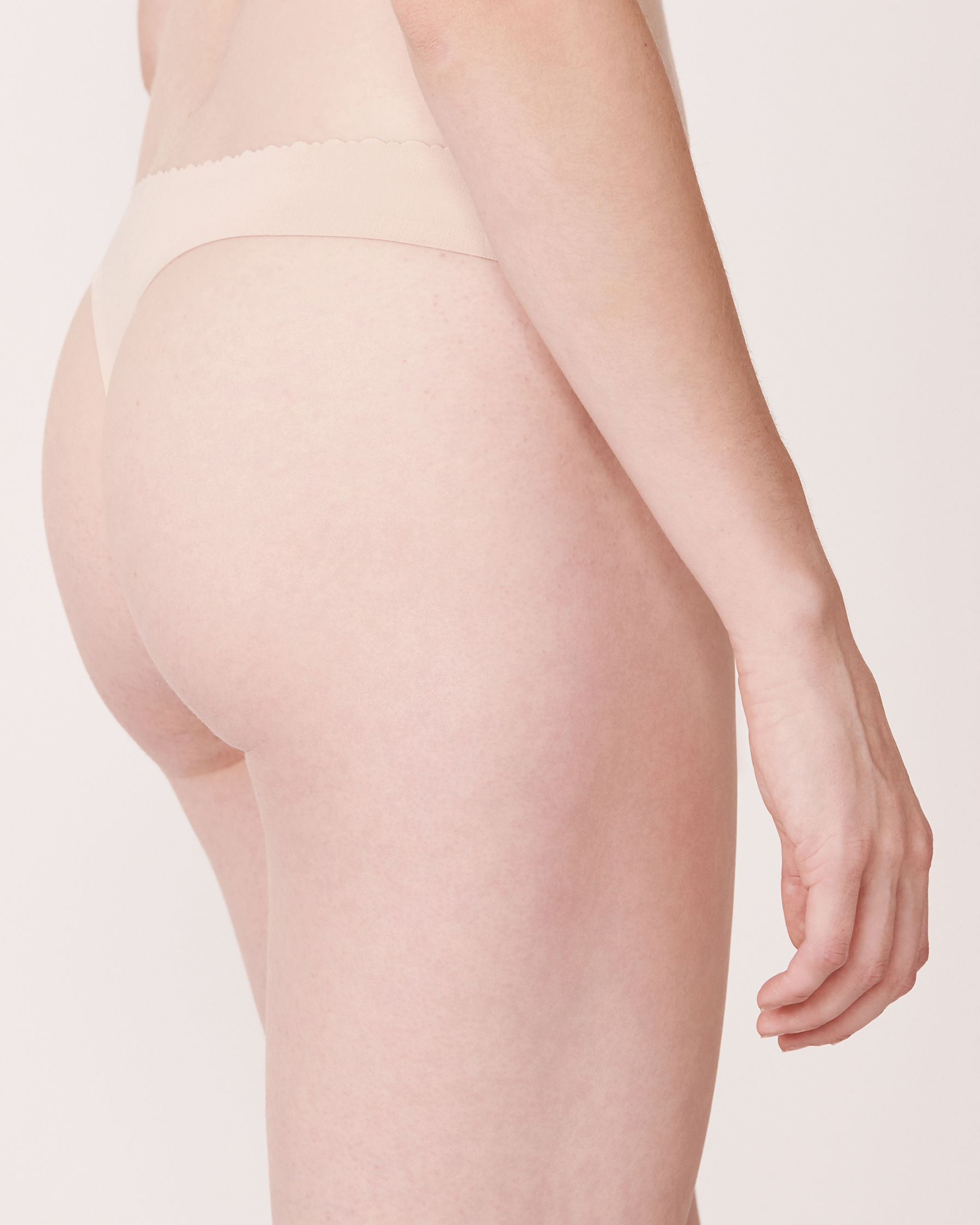 LA VIE EN ROSE Microfiber Bonded Thong Panty Champagne 712-121-0-00 - View2