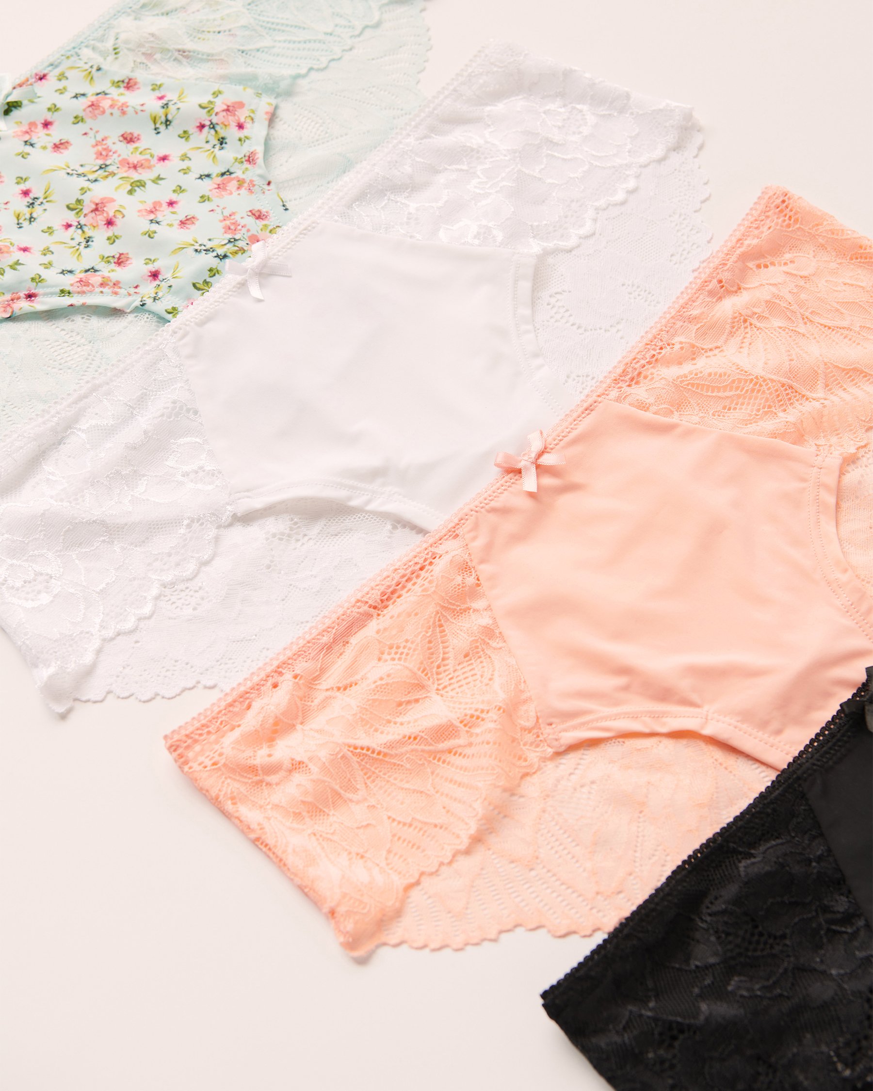 LA VIE EN ROSE Lot de 5 culottes aux hanches microfibre et dentelle Multicouleur 20200331-5PK - View2