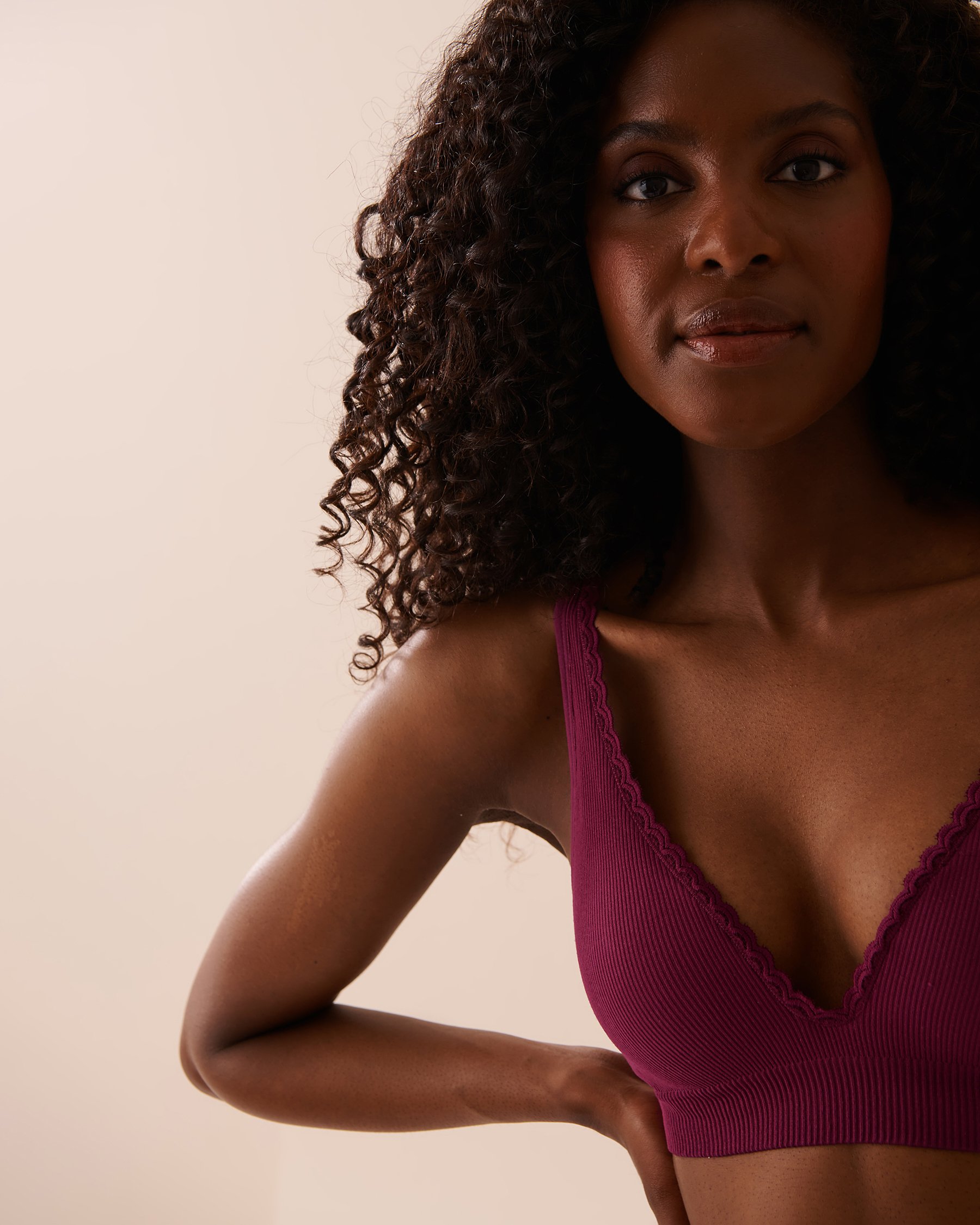 LA VIE EN ROSE Push Up Plunge Seamless Ribbed Bralette Plum 10300153 - View3