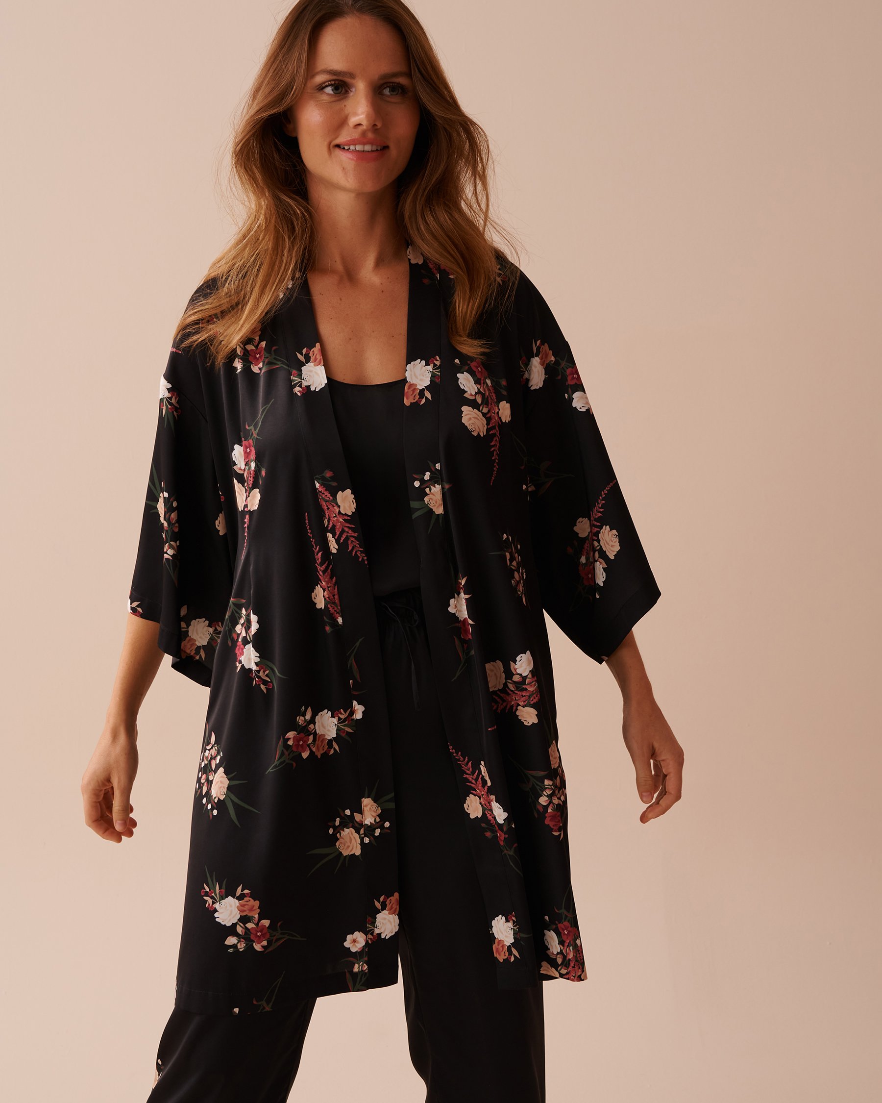 LA VIE EN ROSE Black Bouquet Satin Kimono Black Bouquet 60600080 - View4