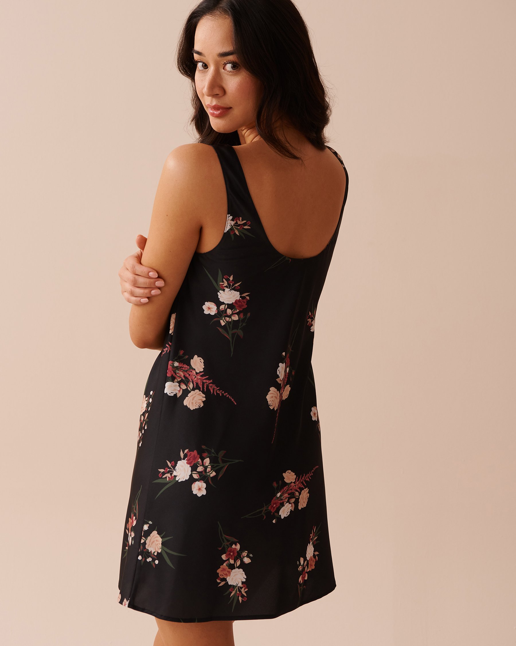 LA VIE EN ROSE Black Bouquet Satin Nightie Black Bouquet 60500152 - View2