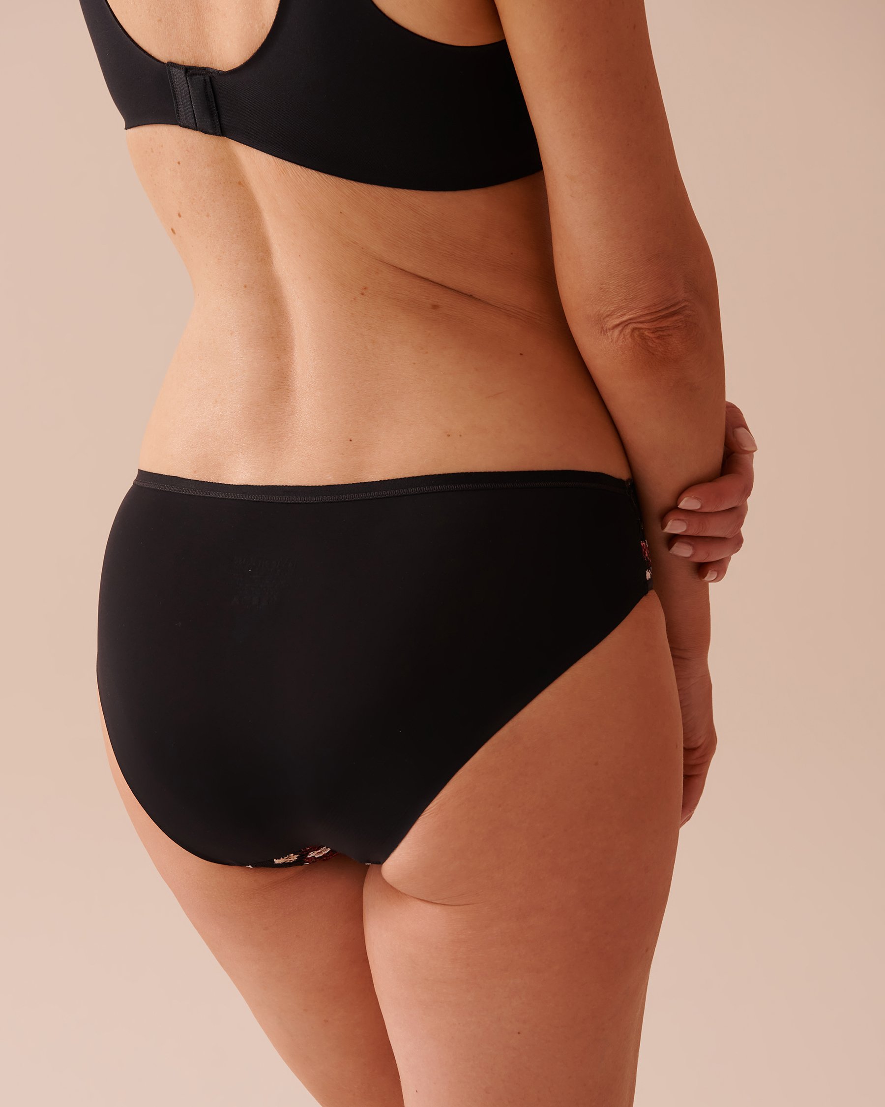 LA VIE EN ROSE Microfiber and Lace Sleek Back Bikini Panty Black Bouquet 20300325 - View2