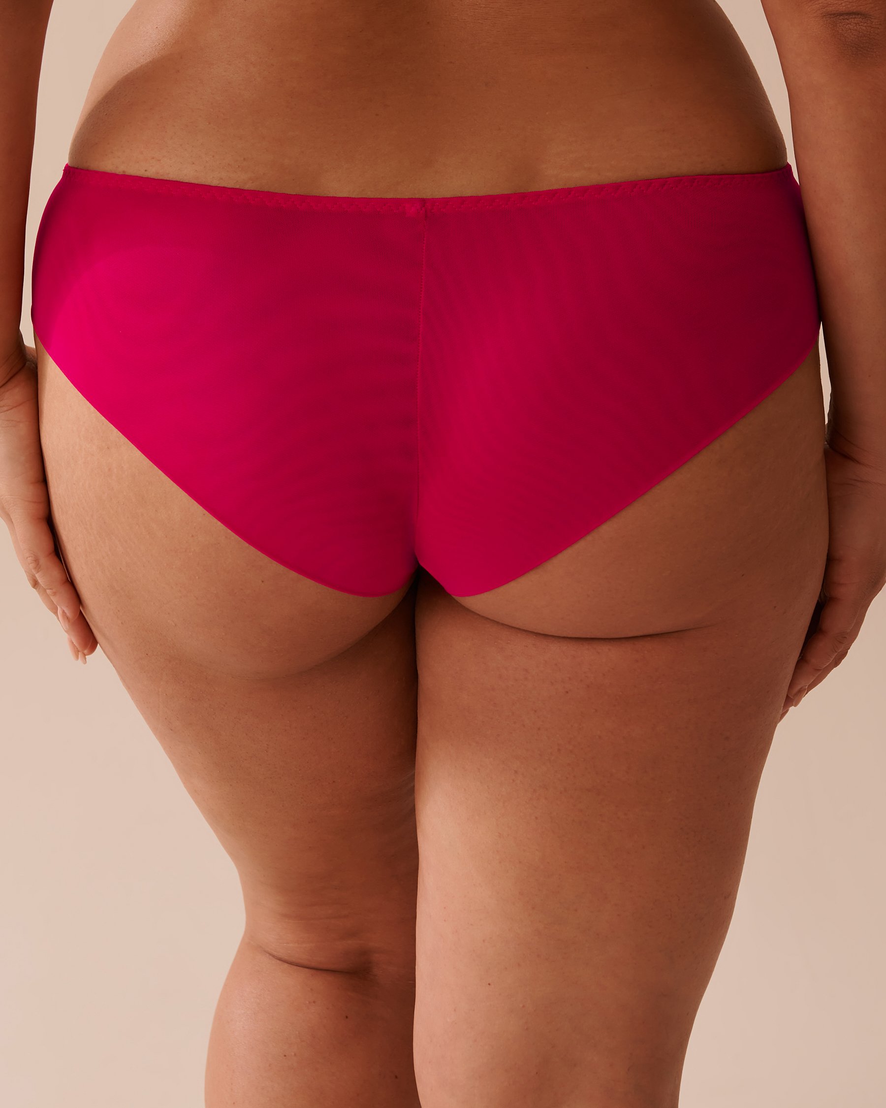 LA VIE EN ROSE Lace and Mesh Cheeky Panty Raspberry Red 20300327 - View5