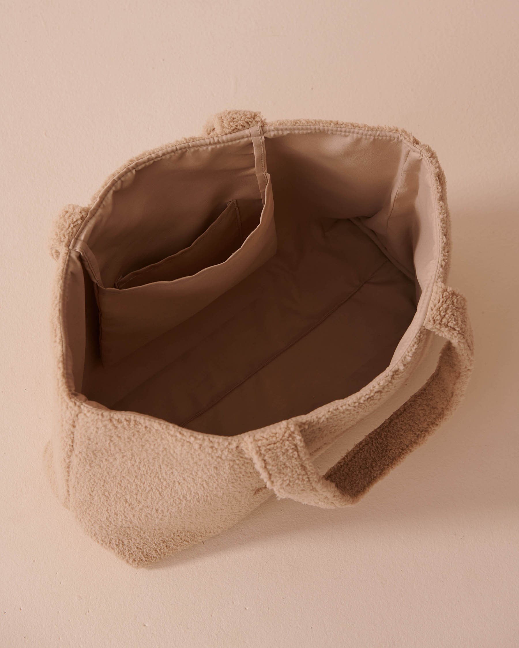 LA VIE EN ROSE Sherpa Tote Bag Beige 40700345 - View2