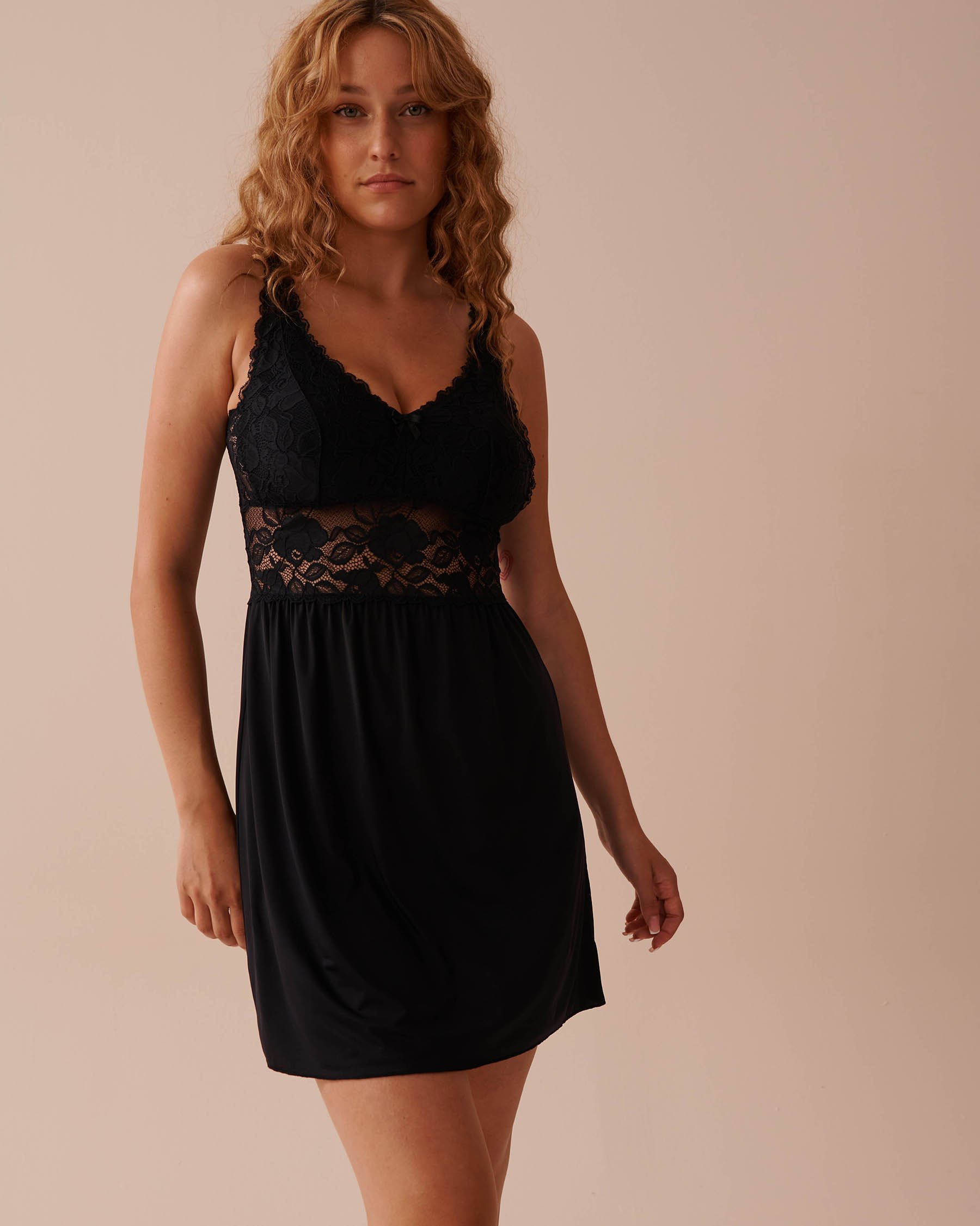 LA VIE EN ROSE Lace Bust Nightie Black 60500161 - View1