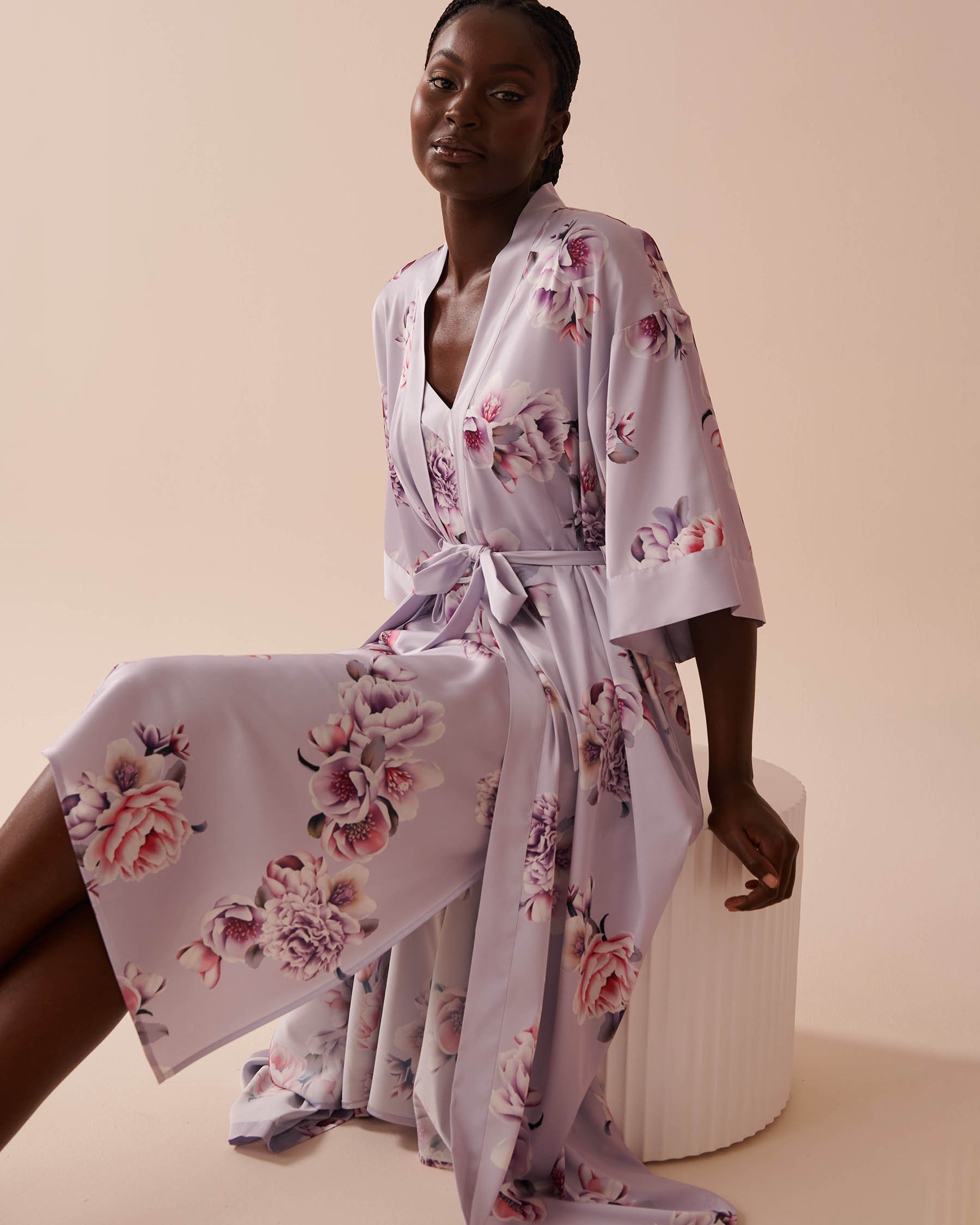 LA VIE EN ROSE Victorian Floral Long Satin Kimono Victorian Garden 60600081 - View1