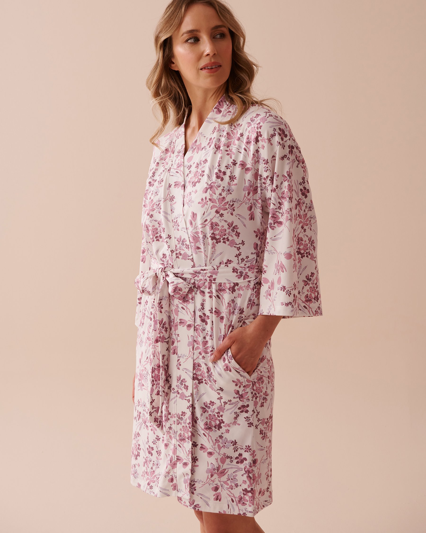 LA VIE EN ROSE Kimono ultra doux à fleurs mauves Fleurs mauves 40600178 - Voir1