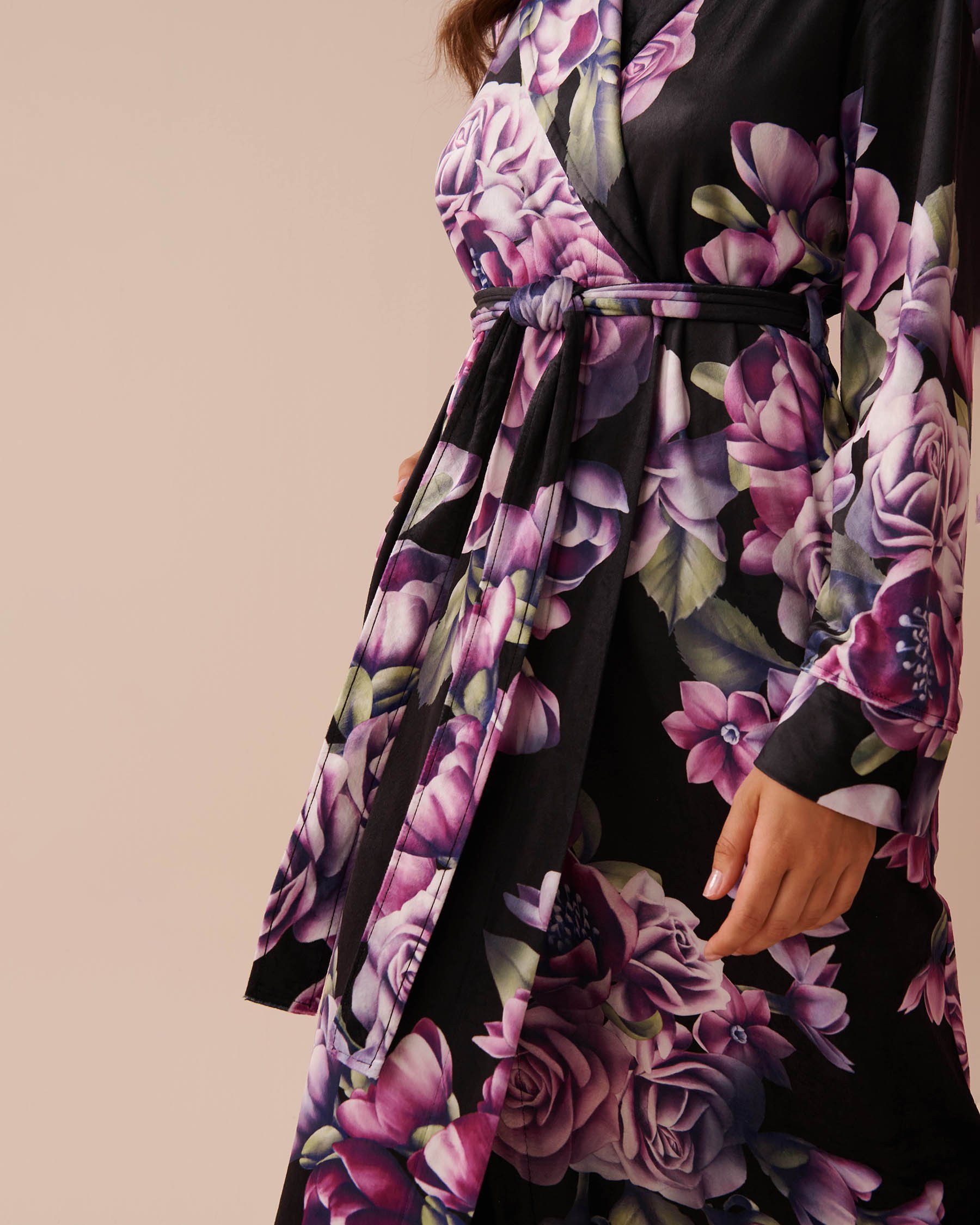 LA VIE EN ROSE Robe de chambre longue douceur veloutée Bouquet violet 40600181 - Voir3