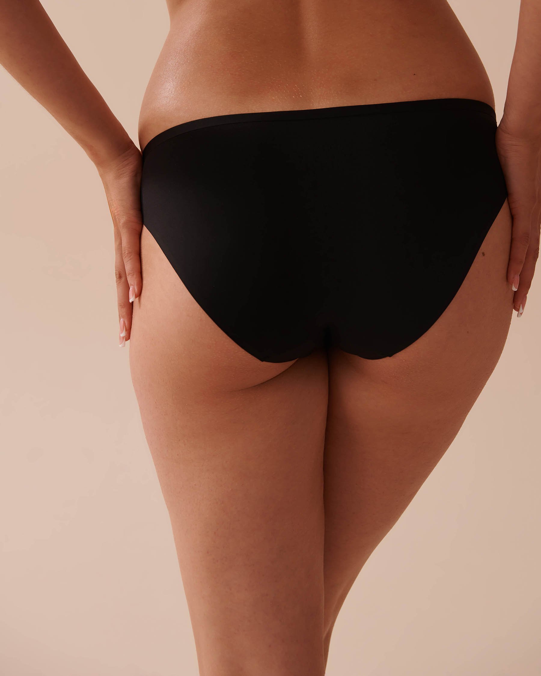 LA VIE EN ROSE Microfiber and Mesh Bikini Panty Black 20300338 - View2