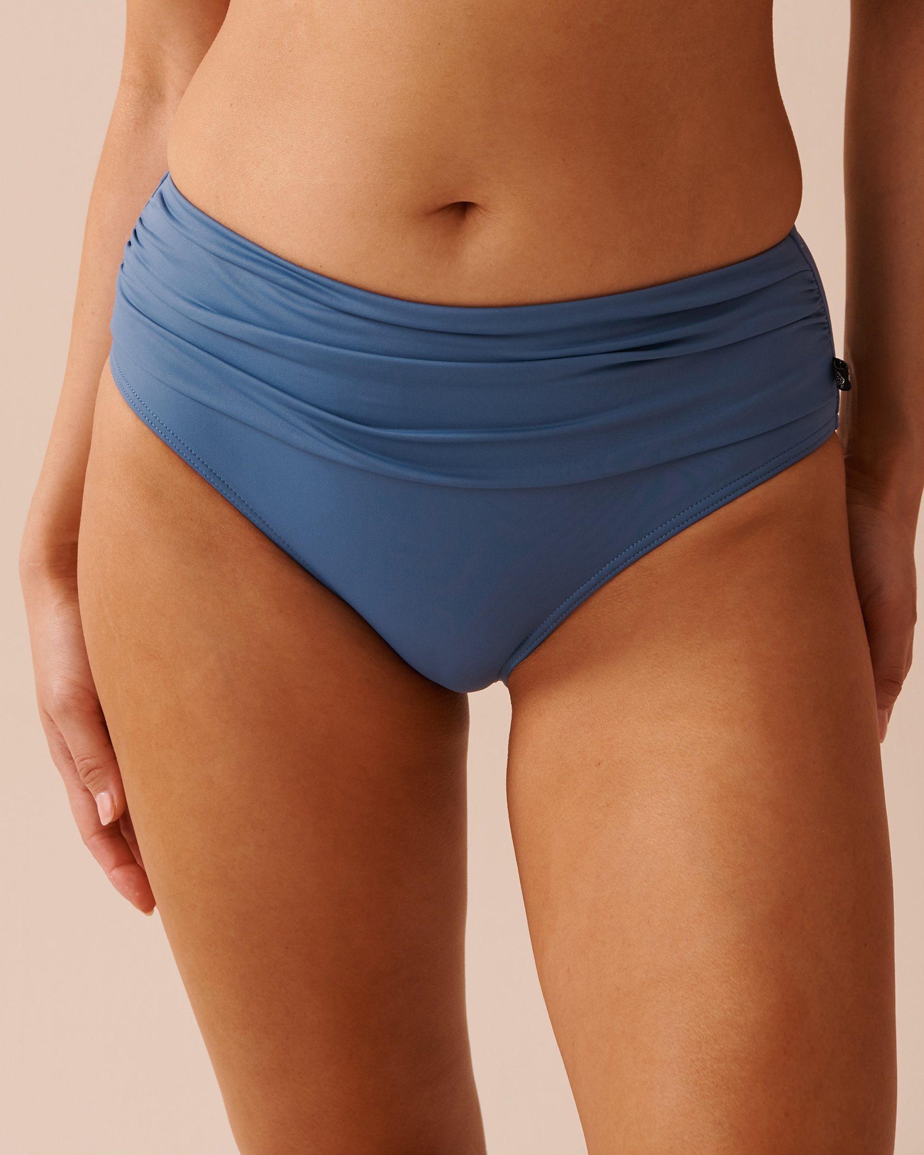 LA VIE EN ROSE AQUA Bas de bikini taille mi-haute drapée en fibres recyclées COASTAL BLUE Bleu côtier 70300608 - Voir4