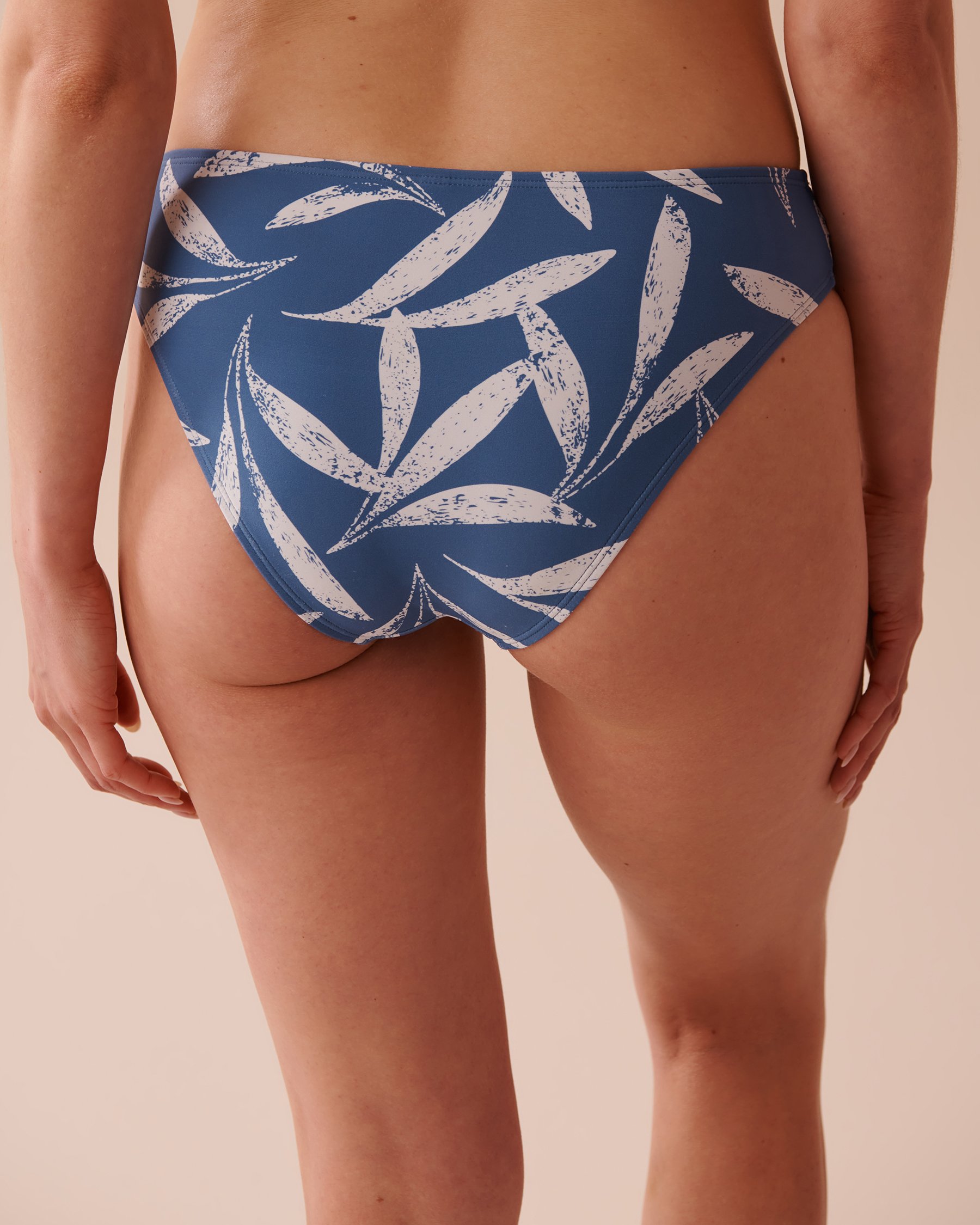 LA VIE EN ROSE AQUA COASTAL LEAVES Recycled Fibers Brazilian Bikini Bottom Coastal Leaves 70300606 - View5