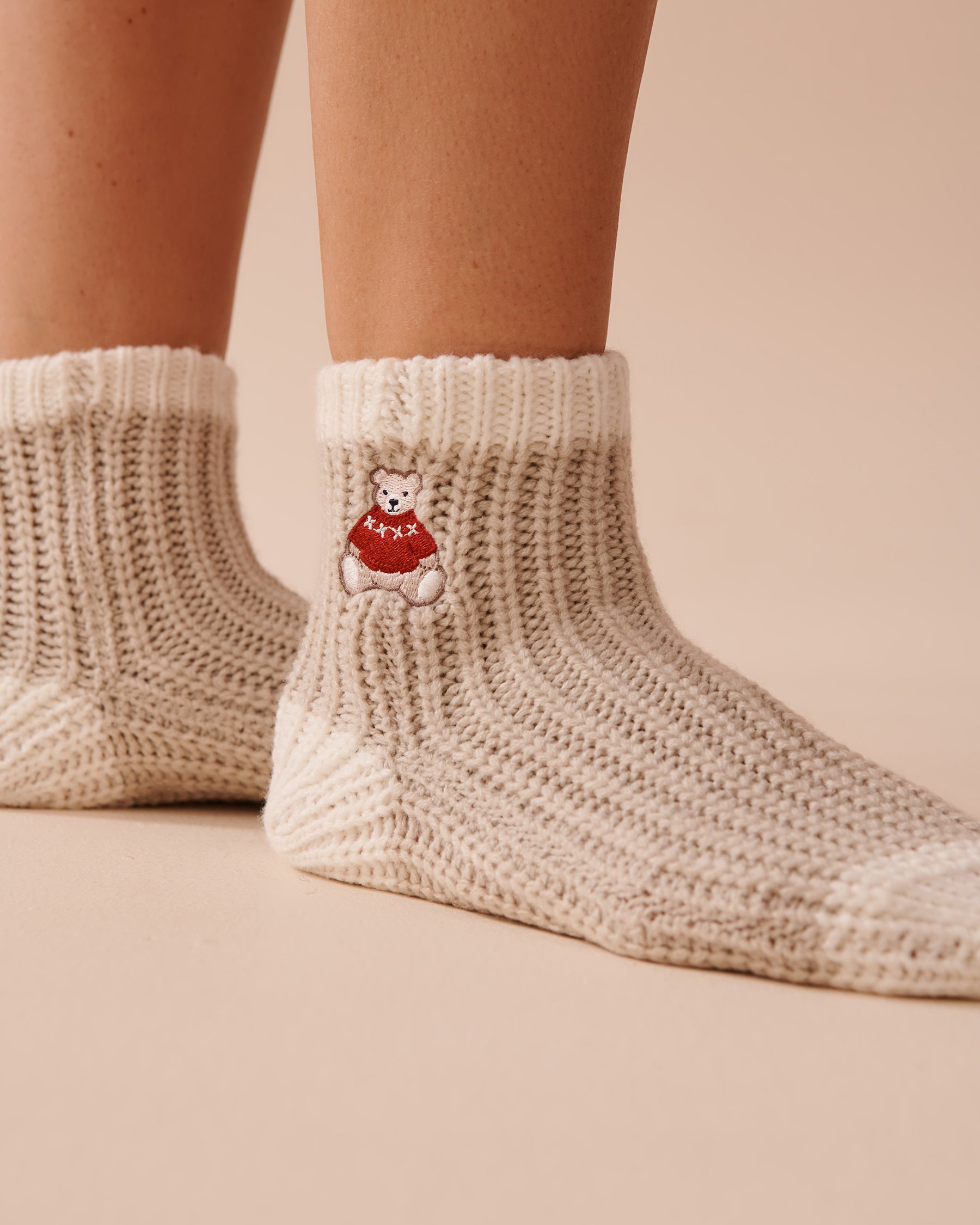 LA VIE EN ROSE Knitted Socks with Winter Embroidery Light Beige 40700366 - View2