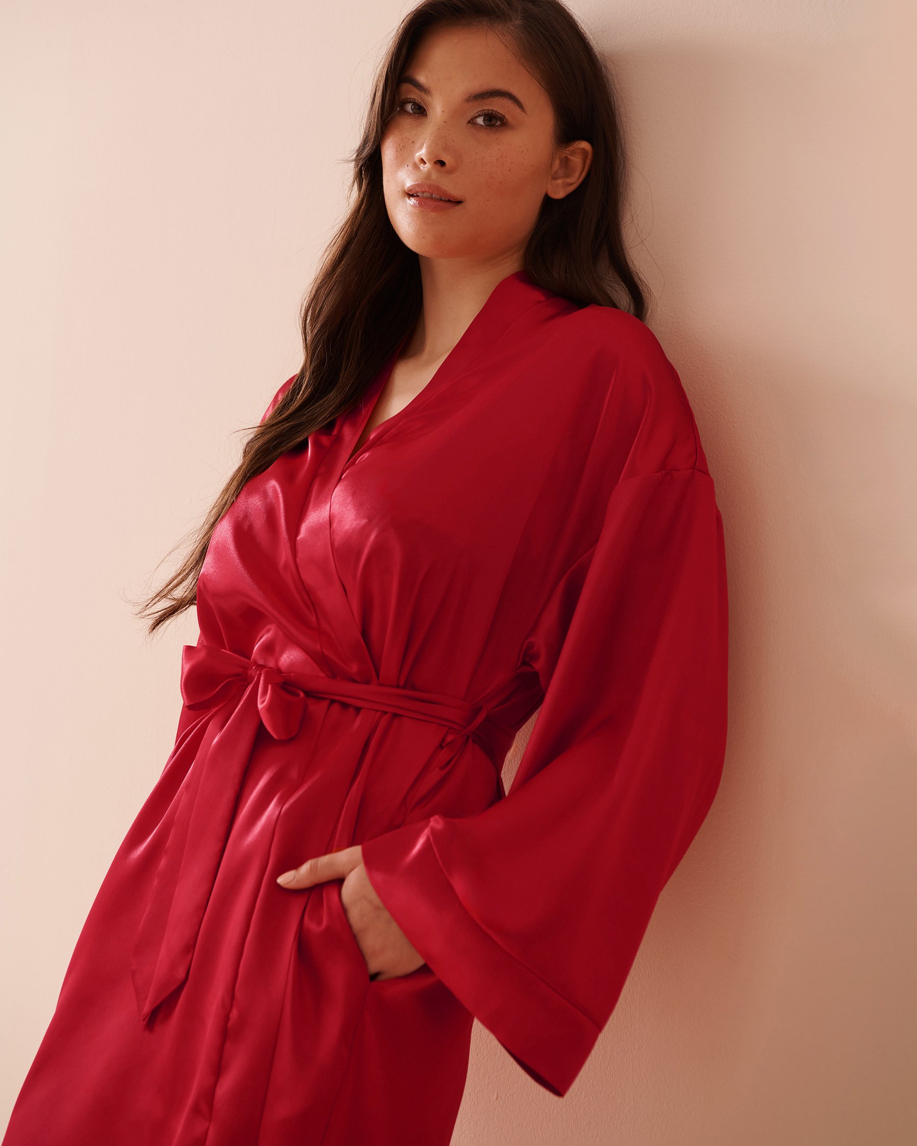 LA VIE EN ROSE Shiny Satin Kimono Candy Cane Red 60600084 - View3