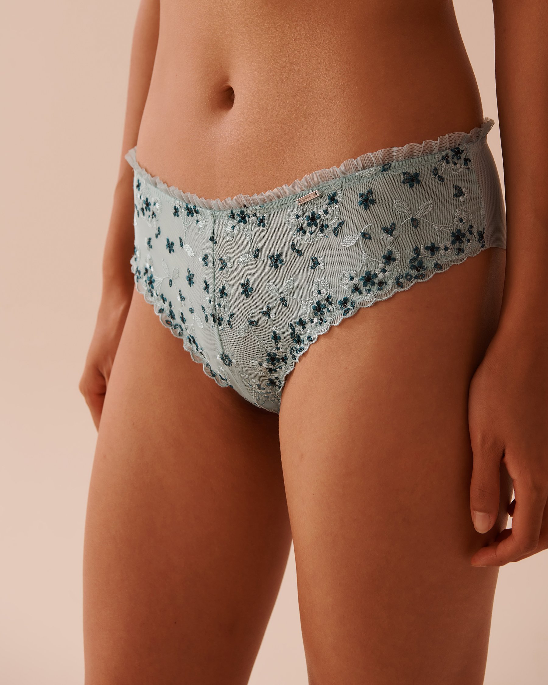 LA VIE EN ROSE Culotte cheeky résille brodée et volants Bleu menthe 20300353 - Voir5