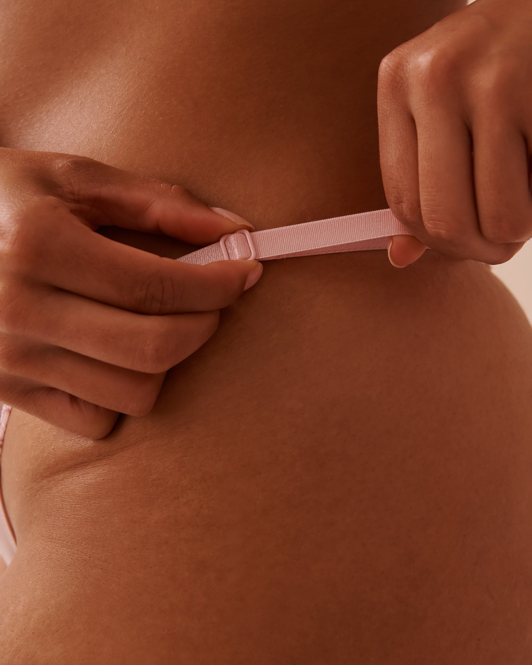 LA VIE EN ROSE Adjustable Shiny Microfiber and Mesh String Panty Fairy Pink 20300358 - View3