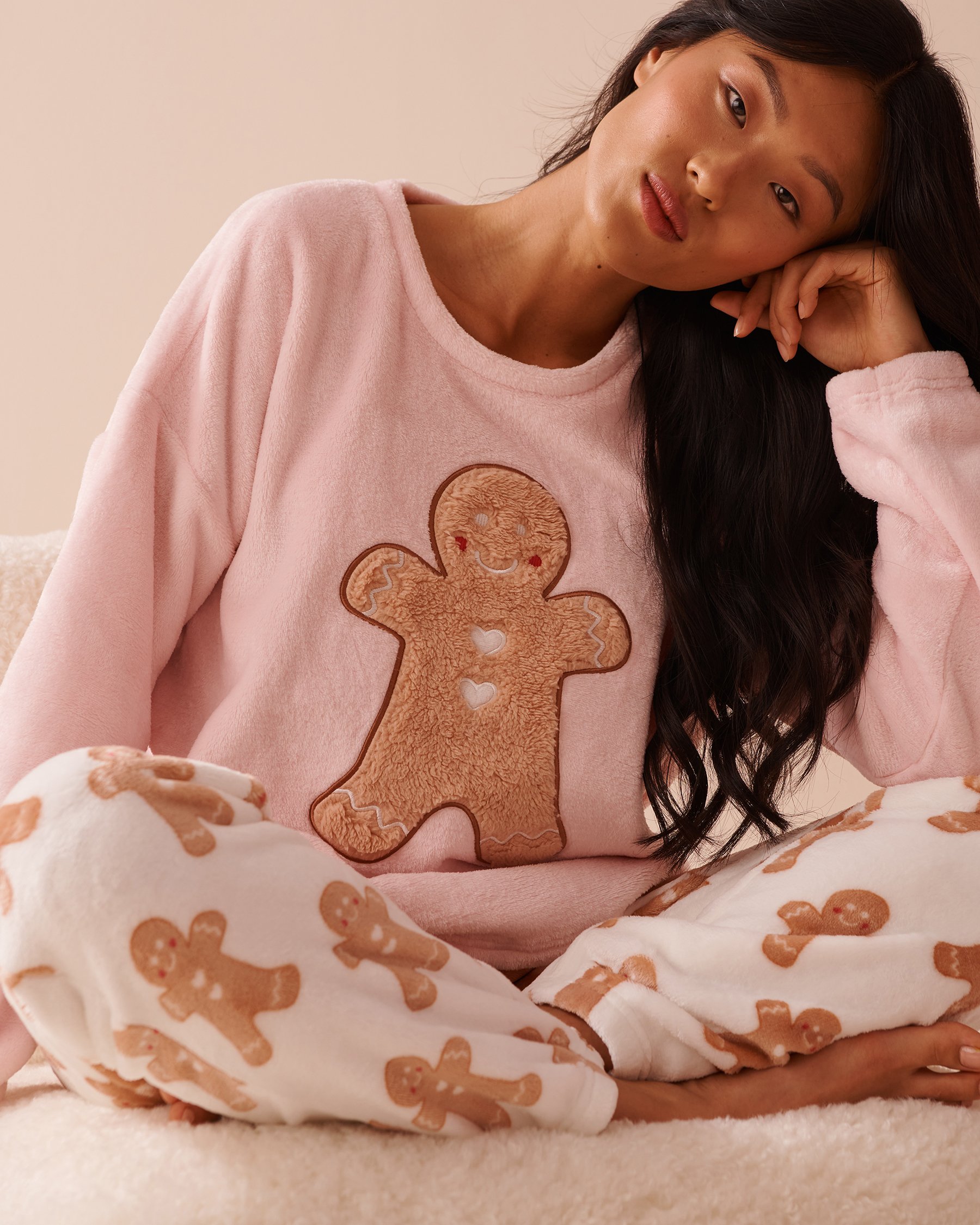 LA VIE EN ROSE Ensemble pyjama en peluche douce à imprimé pain d'épices Pain d'épices/Rose et blanc 40400077 - Voir5