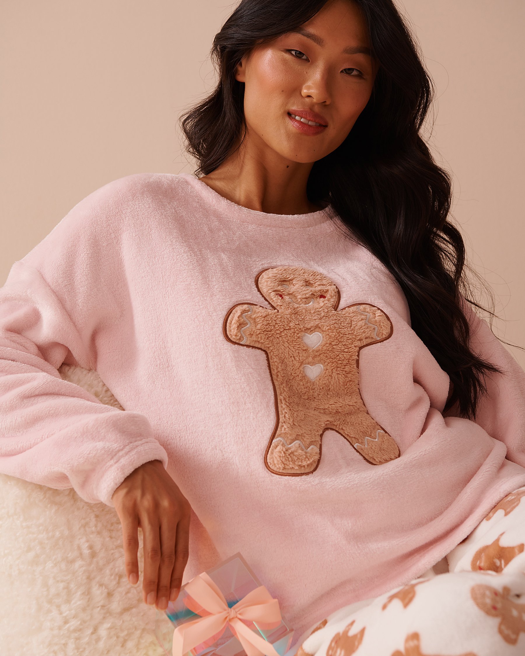 LA VIE EN ROSE Gingerbread Print Soft Plush PJ Set Gingerbread/Pink & White 40400077 - View7