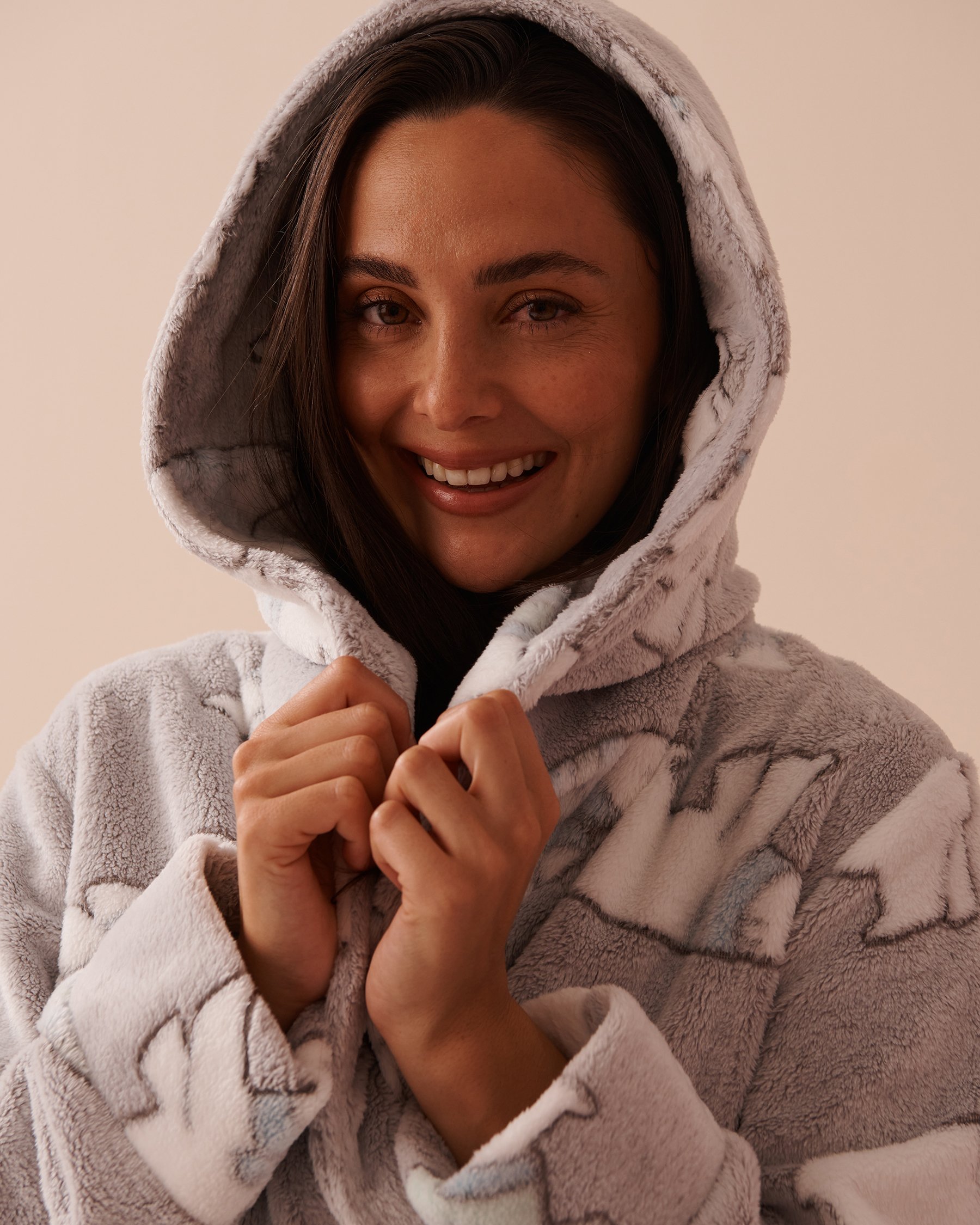 LA VIE EN ROSE Polar Bear Print Soft Plush Hooded Robe abc 12 Polar Bear/Grey 40600194 - View4