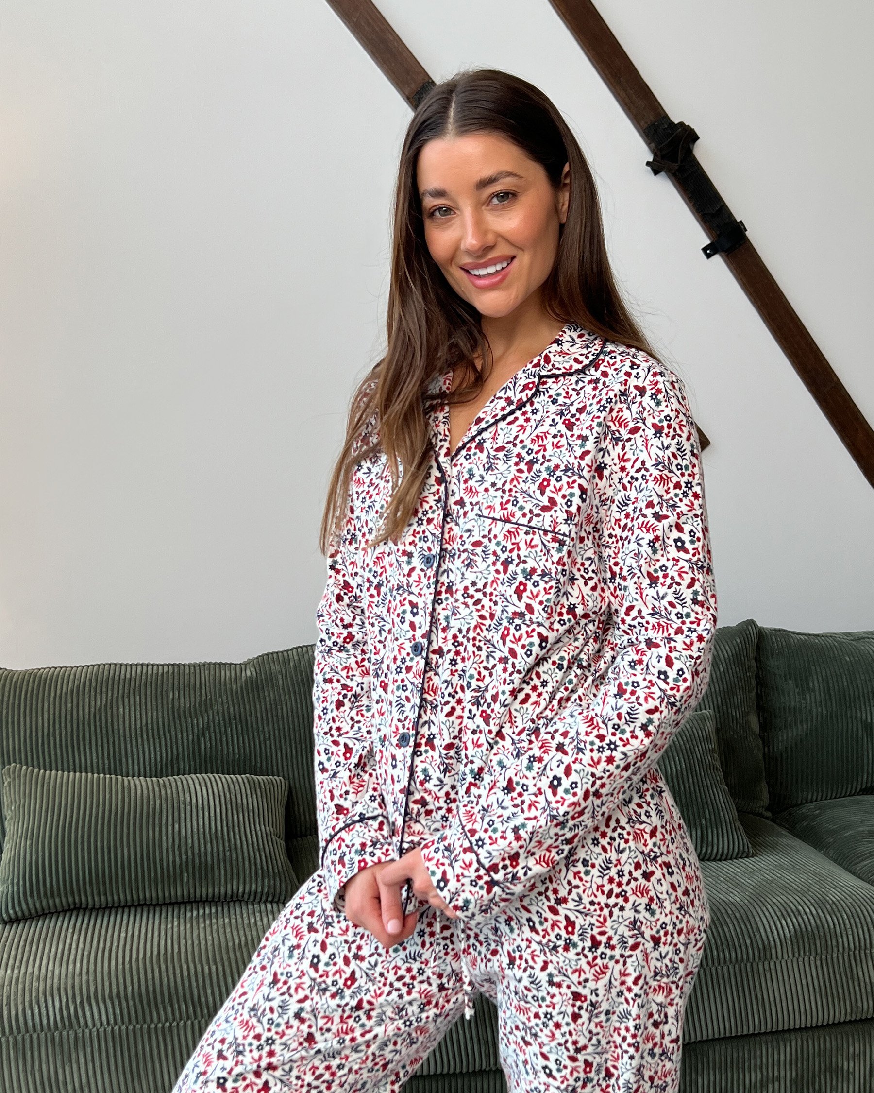 LA VIE EN ROSE Ensemble pyjama en flanelle imprimé fleurs hivernales Fleurs d'hiver rouges et bleues 40400073 - Voir7