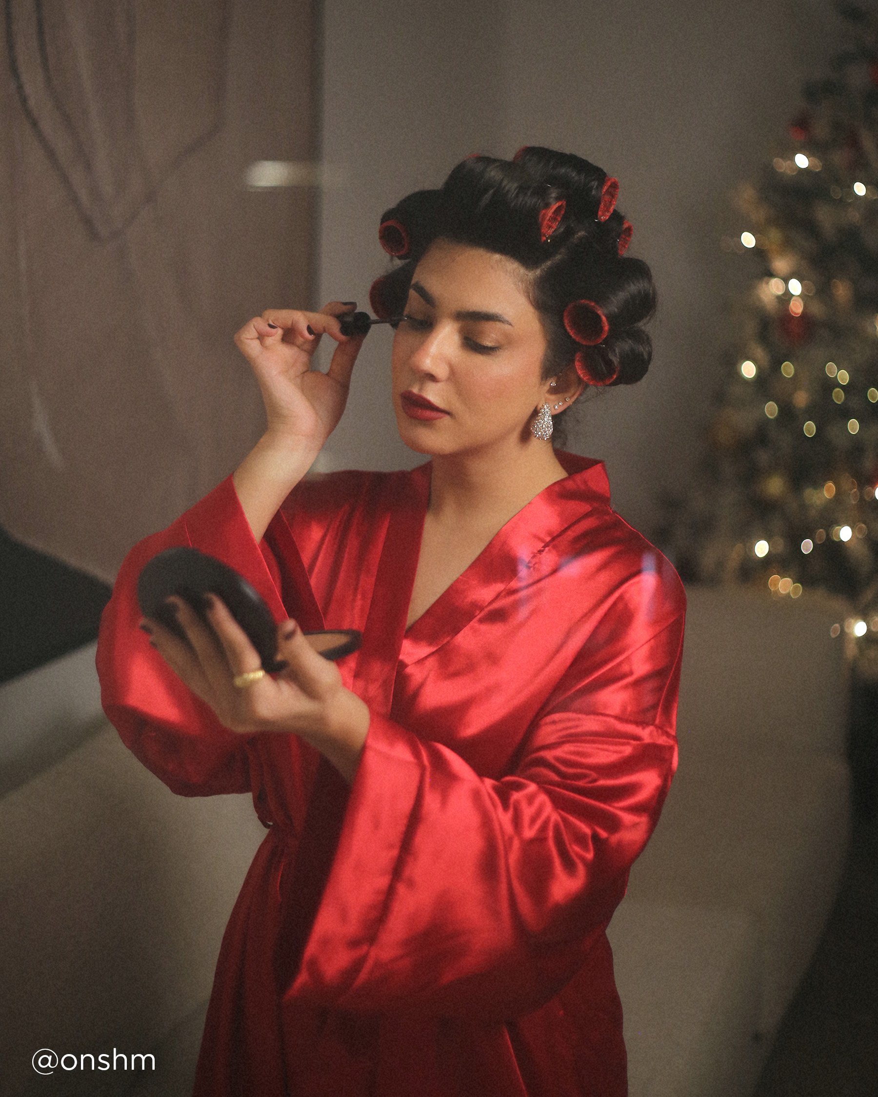 LA VIE EN ROSE Shiny Satin Kimono Candy Cane Red 60600084 - View7