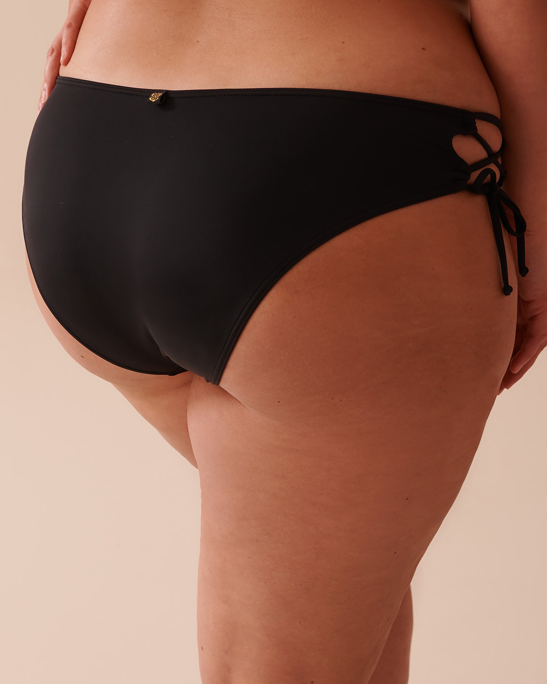 LA VIE EN ROSE AQUA Bas de bikini brésilien à liens croisés SOLID Noir 70300624 - Voir6