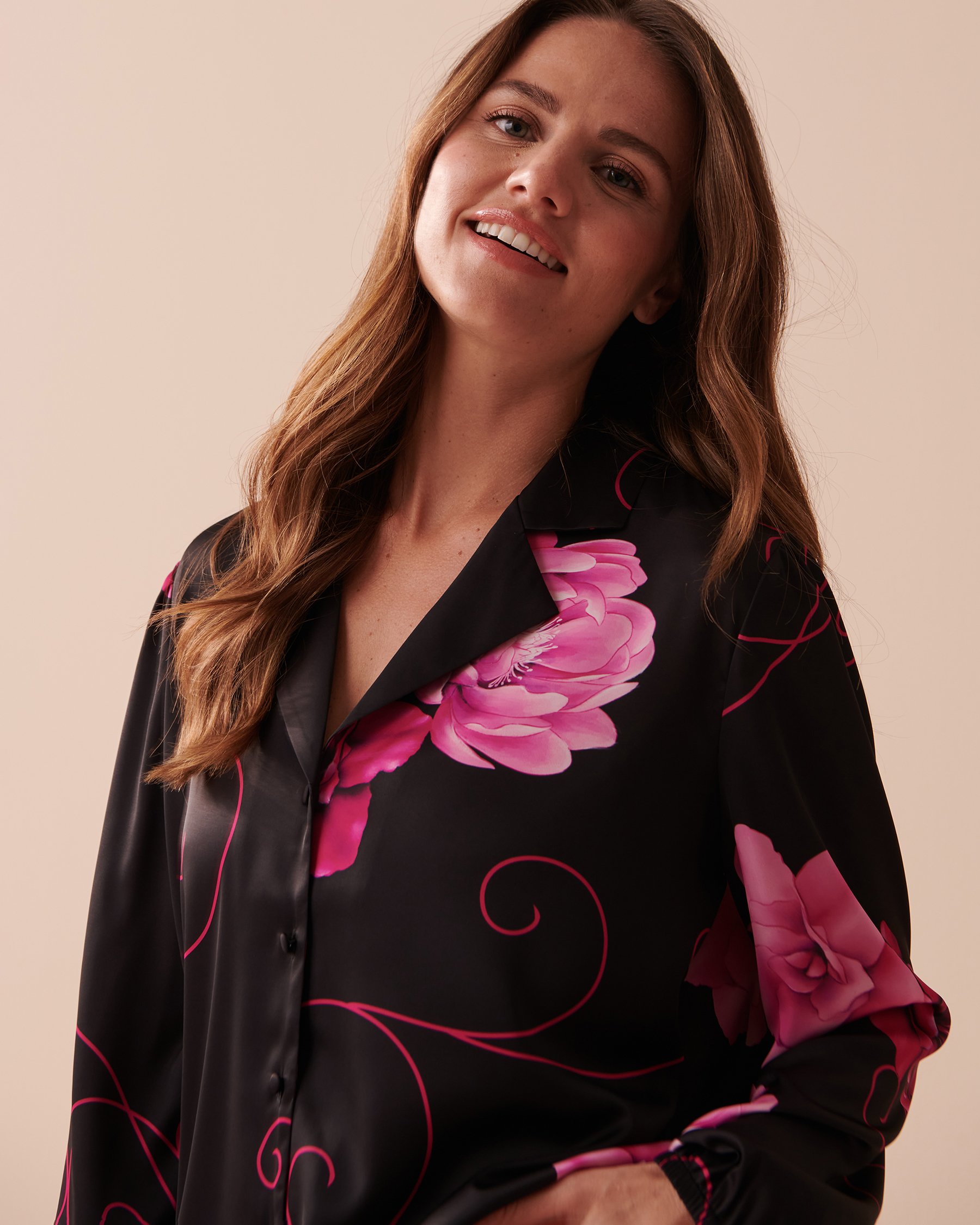 LA VIE EN ROSE Satin Long Sleeve Button-down Shirt Bold peonies 60100087 - View3