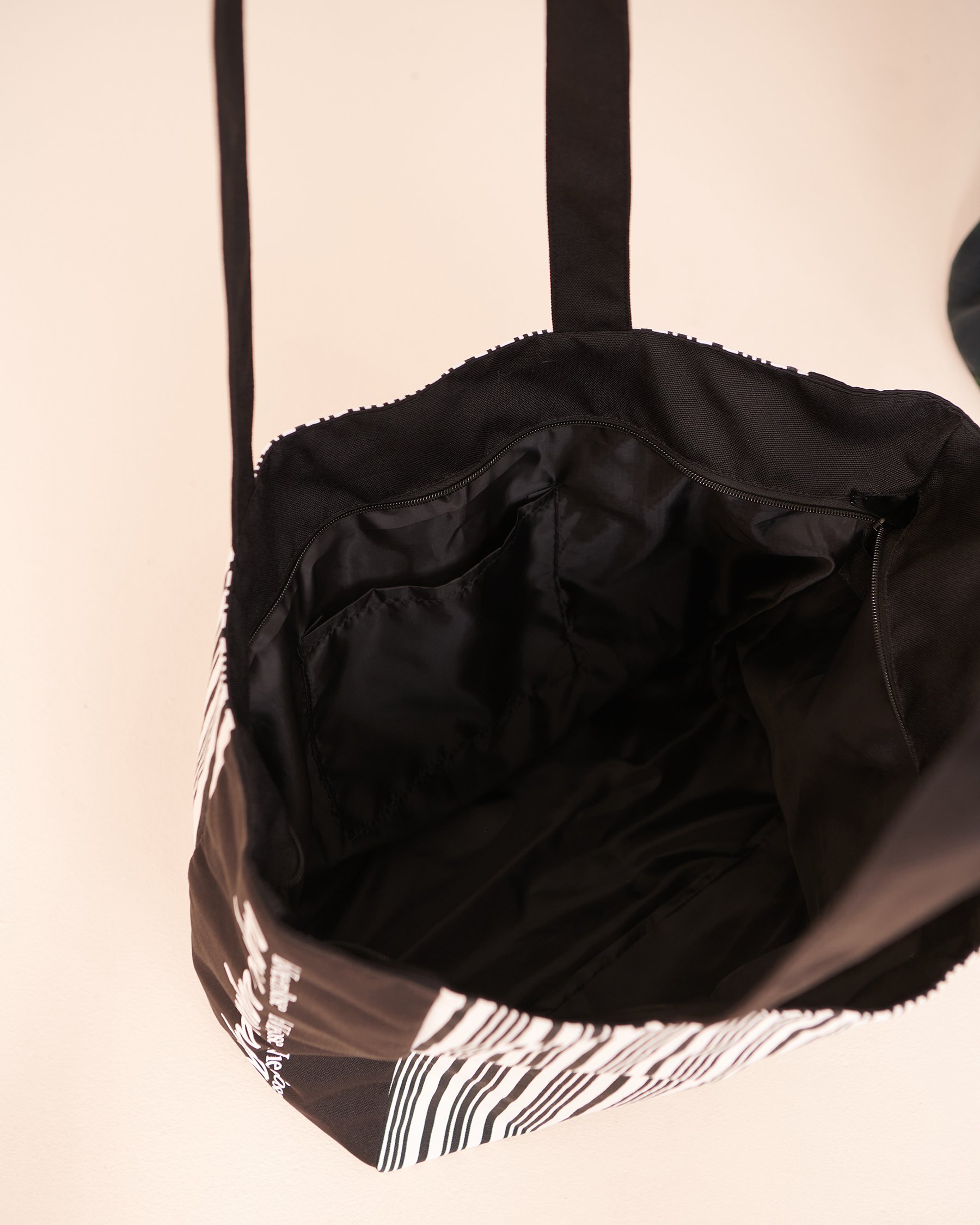 LA VIE EN ROSE AQUA Striped Beach Bag Black and White Stripes 80500094 - View3