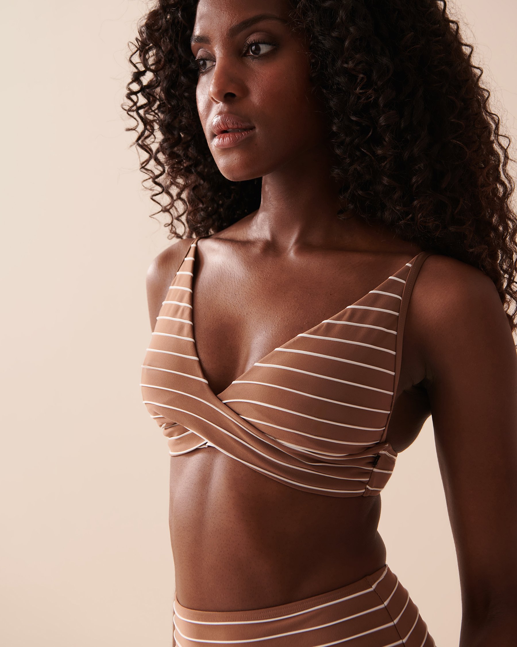 LA VIE EN ROSE AQUA TEXTURED STRIPES Twisted Triangle Bikini Top Brown Coconut 70100583 - View4