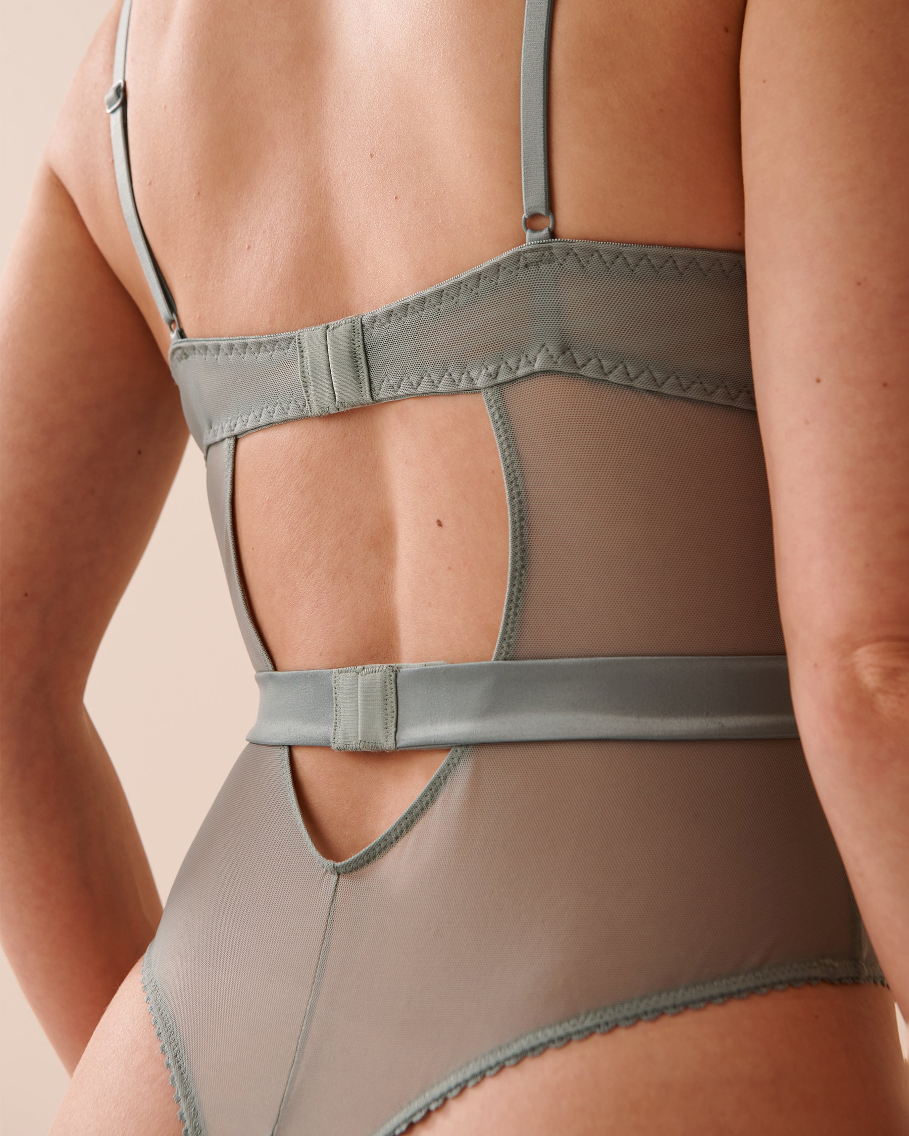 LA VIE EN ROSE Combiné tanga en résille brodée Vert olive 60300080 - Voir5