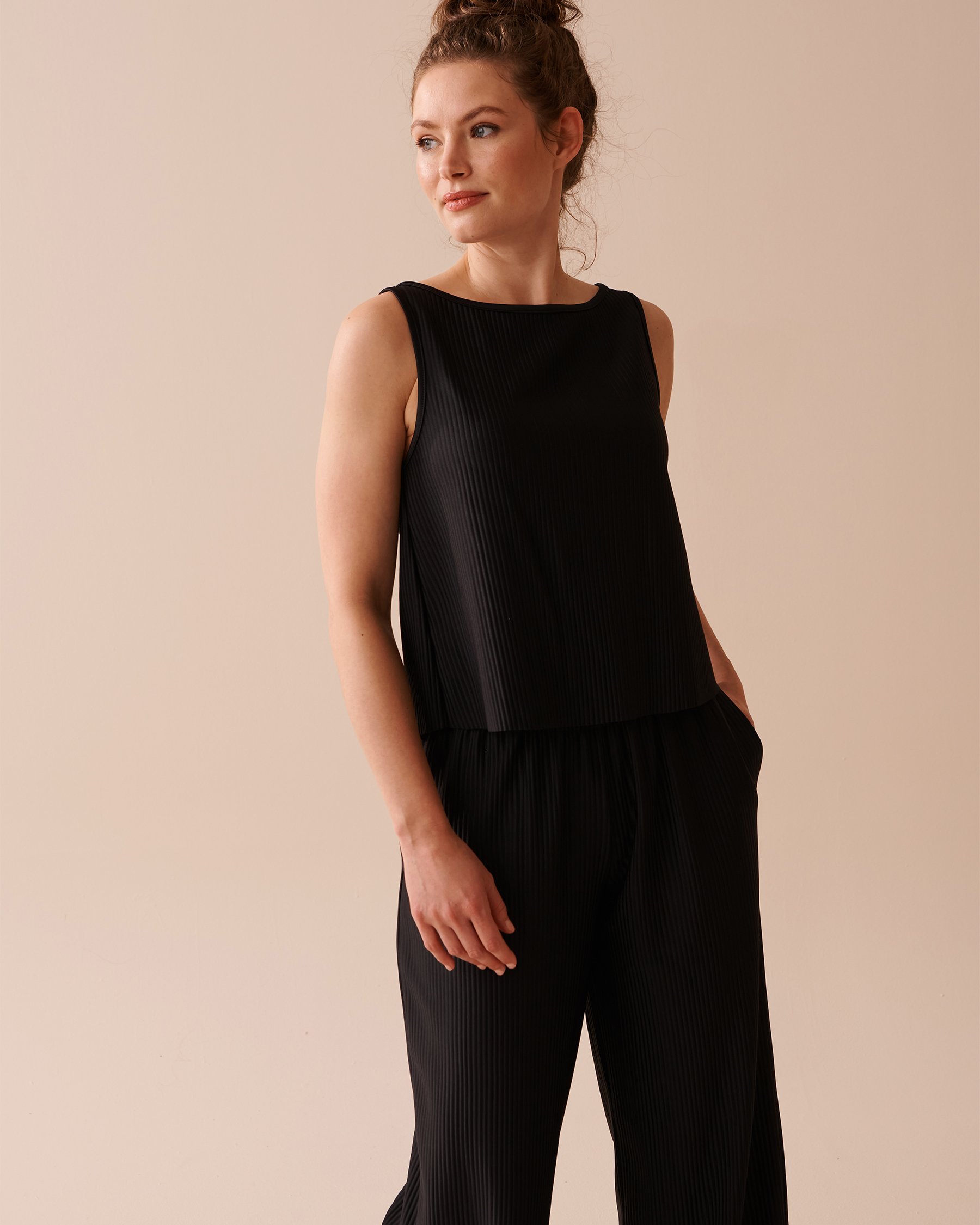 LA VIE EN ROSE Pleated Effect Cami Black 50100087 - View3