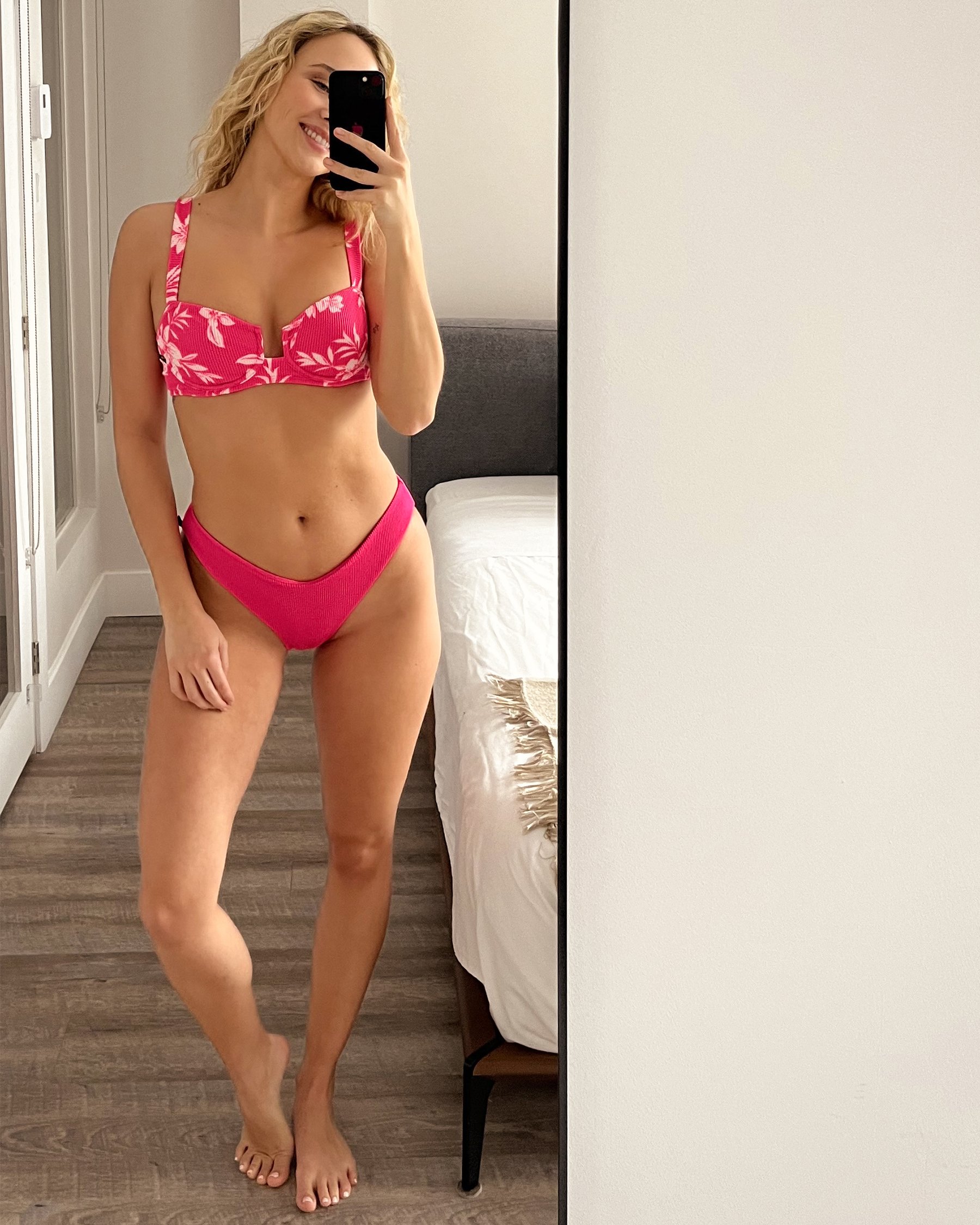 LA VIE EN ROSE AQUA TROPICAL PINK Textured Balconette Bikini Top Pink Punch Tropical 70100611 - View7