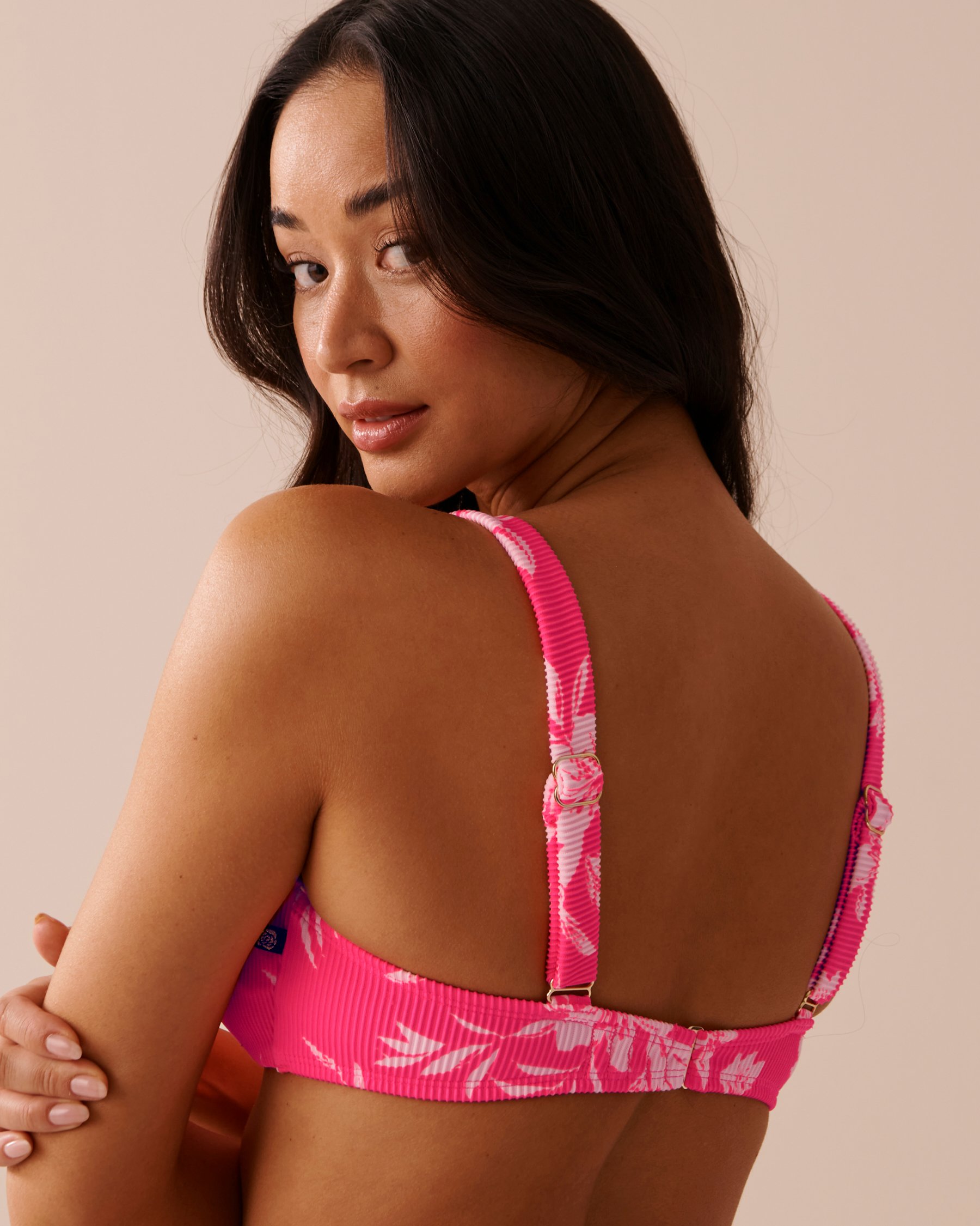 LA VIE EN ROSE AQUA TROPICAL PINK Textured V-Wire Bralette Bikini Top Pink Punch Tropical 70100612 - View2