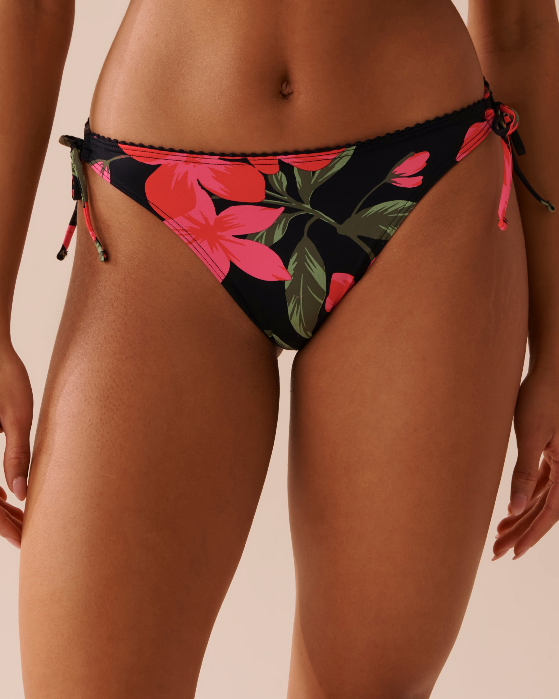 LA VIE EN ROSE AQUA TROPICAL Side Tie Brazilian Bikini Bottom Fiery Red Tropical 70300567 - View3