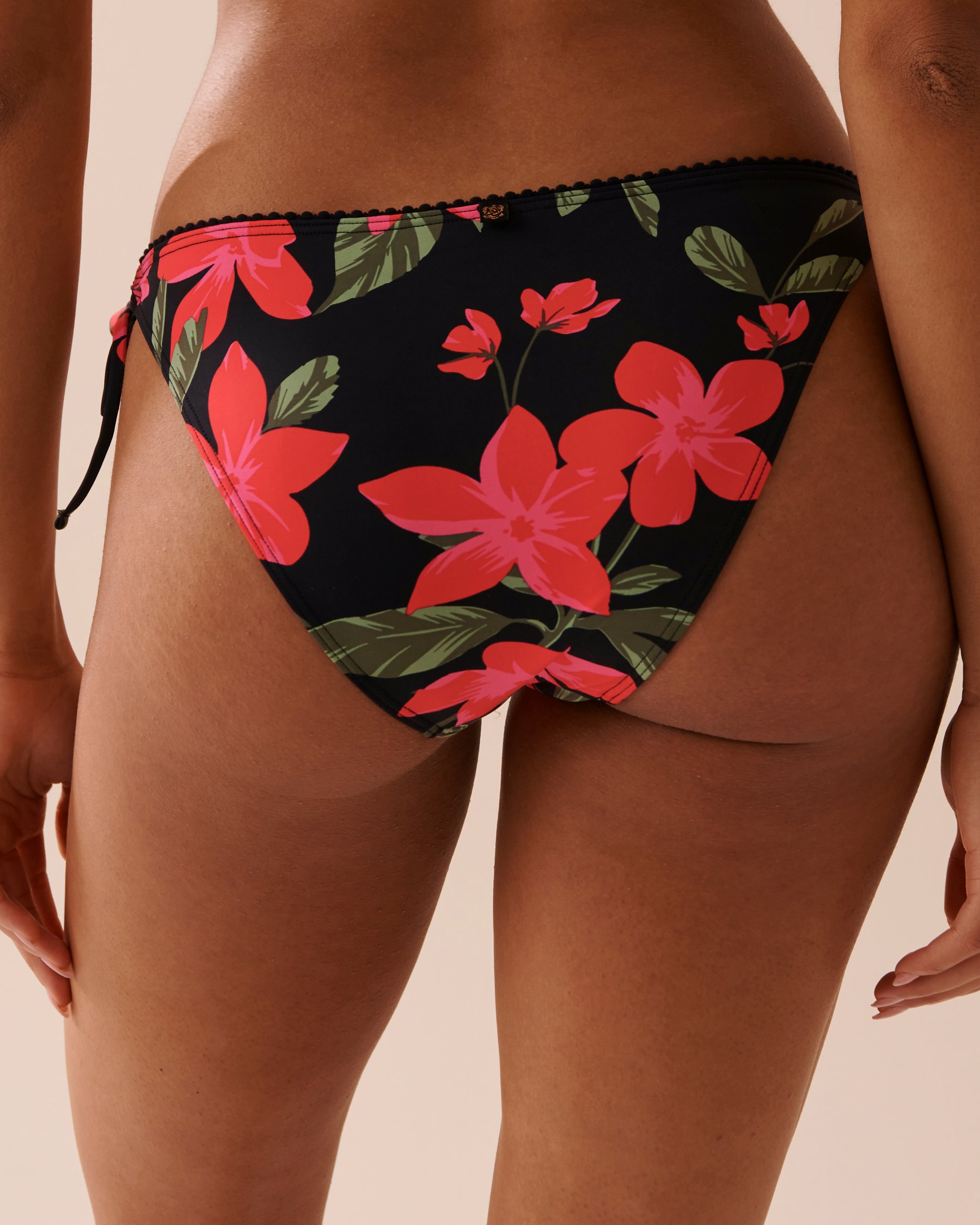 LA VIE EN ROSE AQUA TROPICAL Side Tie Brazilian Bikini Bottom Fiery Red Tropical 70300567 - View4