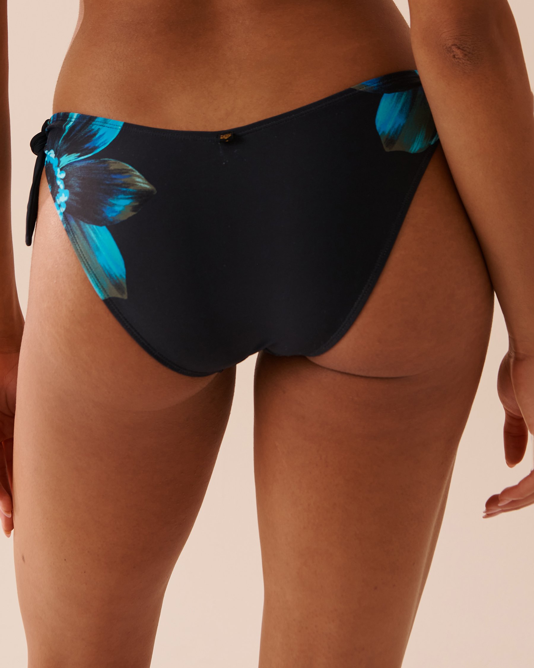 LA VIE EN ROSE AQUA AQUA BLOOMS Side Tie V-cut Brazilian Bikini Bottom Aqua Blooms 70300576 - View2