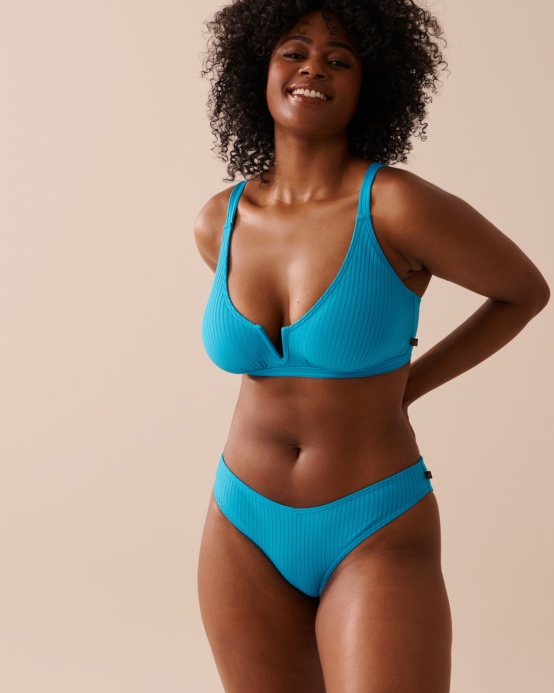 LA VIE EN ROSE AQUA OCEAN BLUE Textured V-cut Brazilian Bikini Bottom Ocean Blue 70300574 - View3