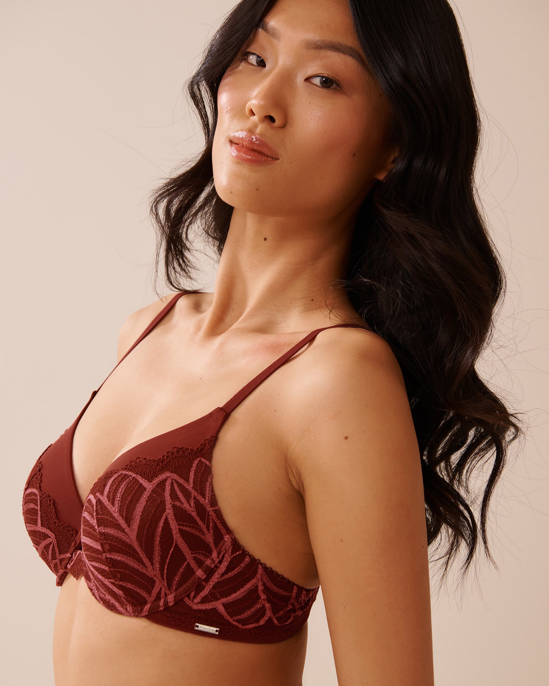 LA VIE EN ROSE Lightly Lined Memory Foam Bra Berry Red 10200520 - View3