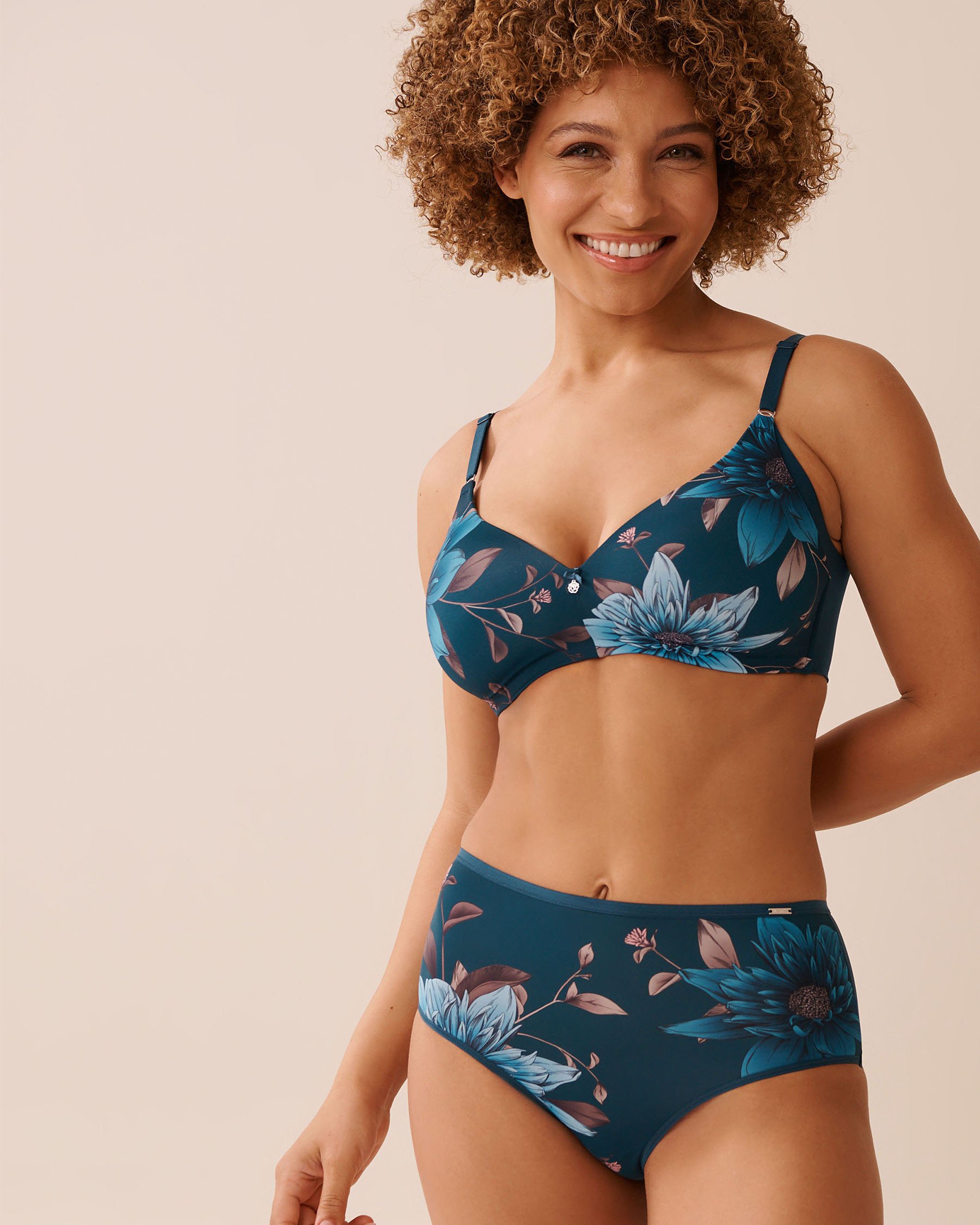 LA VIE EN ROSE Soutien-gorge doublure légère sans armatures dos lisse Chrysanthèmes bleus 10200545 - Voir1