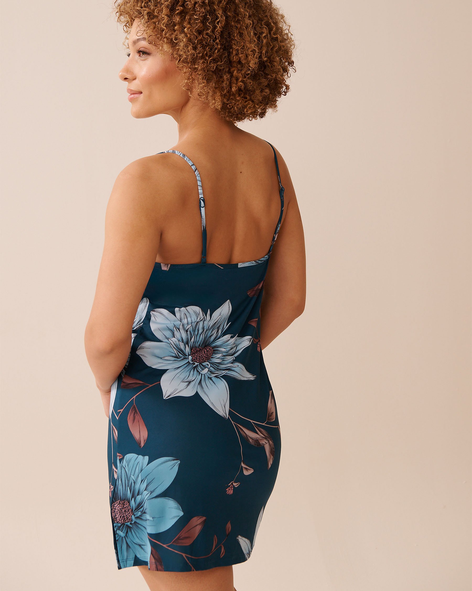 LA VIE EN ROSE Nuisette à soutien intégré en fibres recyclées imprimé chrysanthème Chrysanthèmes bleus 60500205 - Voir2