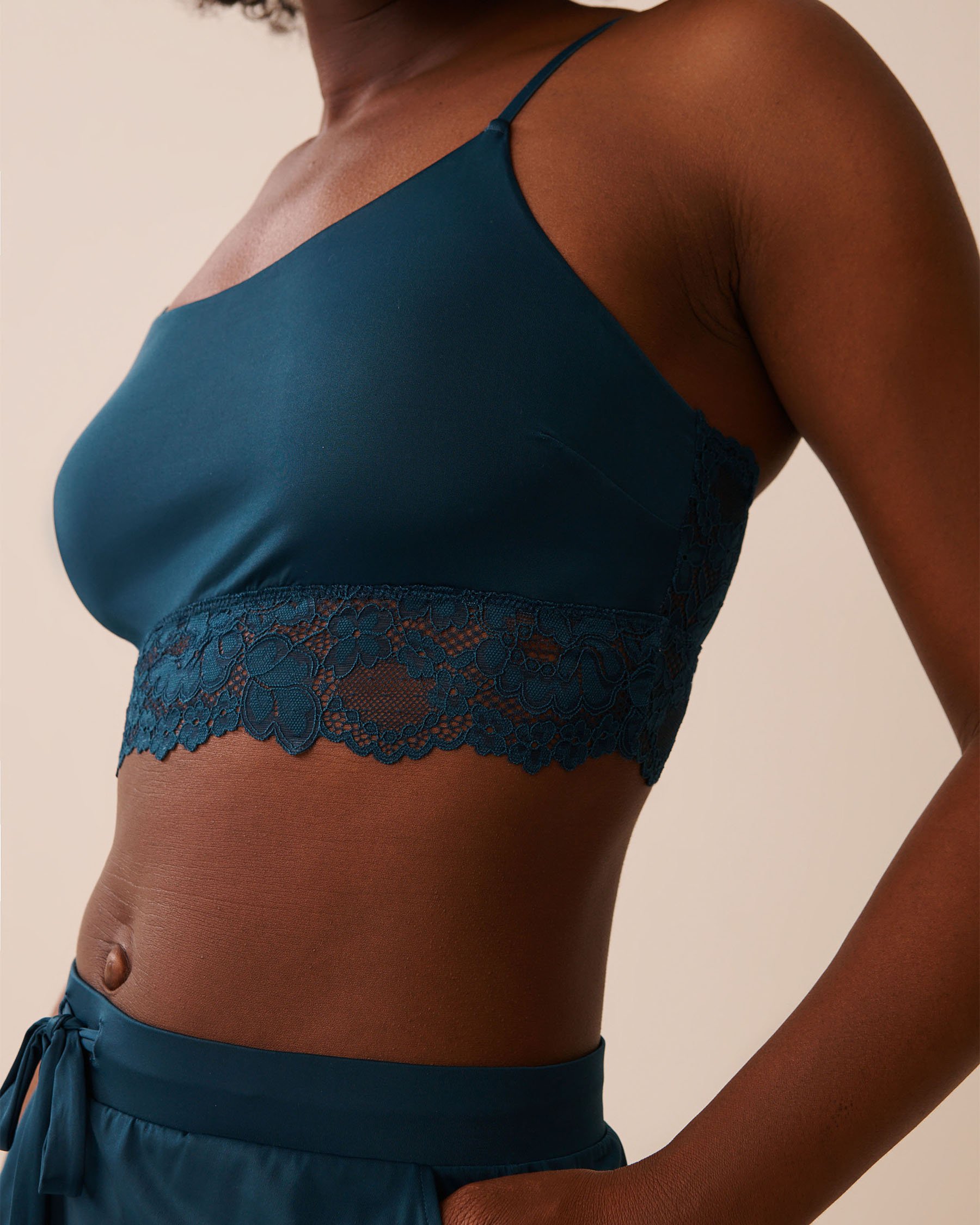 LA VIE EN ROSE Camisole courte détail de dentelle Turquoise profond 60100153 - Voir3
